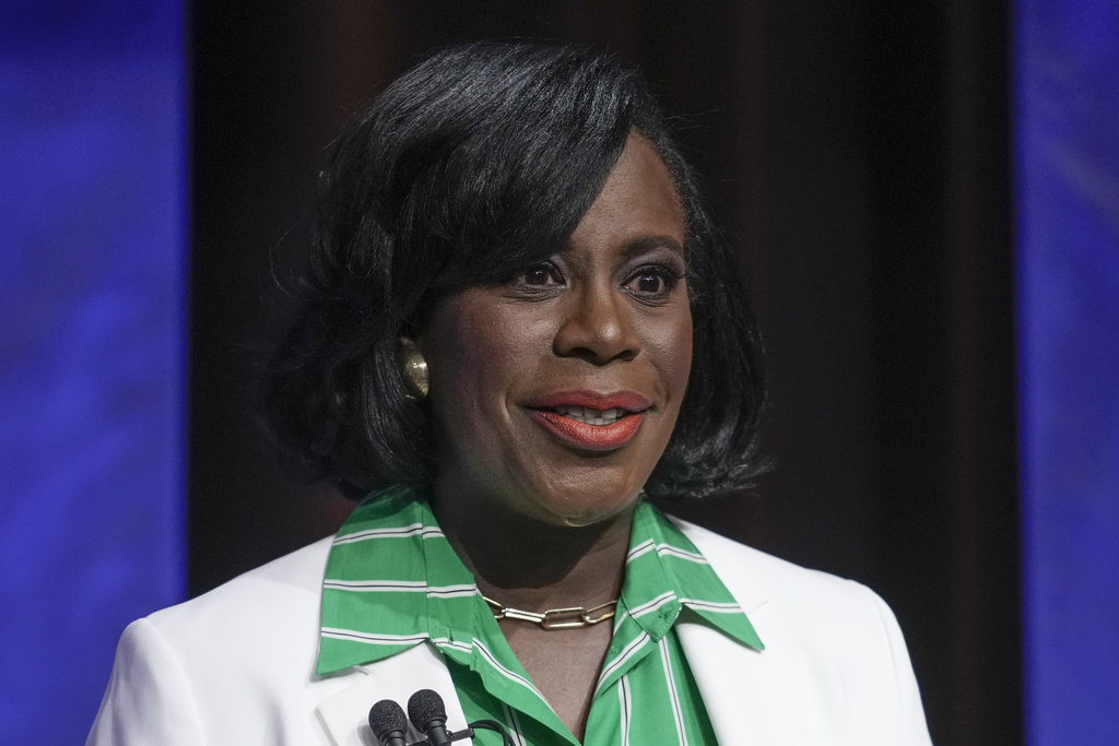 NextImg:On first day, Philadelphia mayor declares public safety emergency