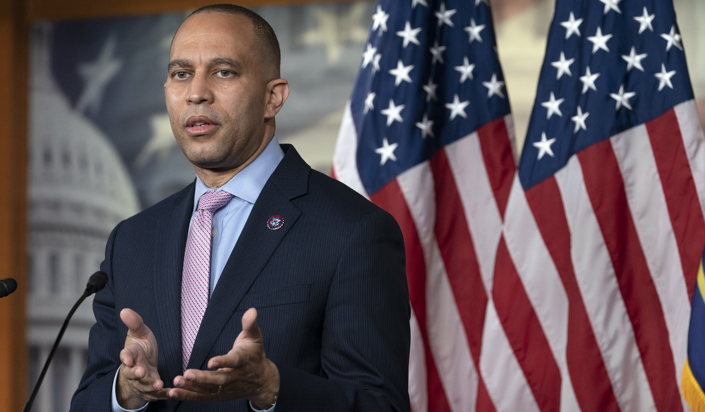 NextImg:Hakeem Jeffries paid $2.5 million to DCCC, 227% of his member dues