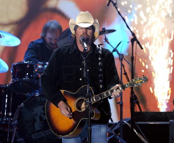 Longtime Democrat Toby Keith donates to Perry - Washington Examiner