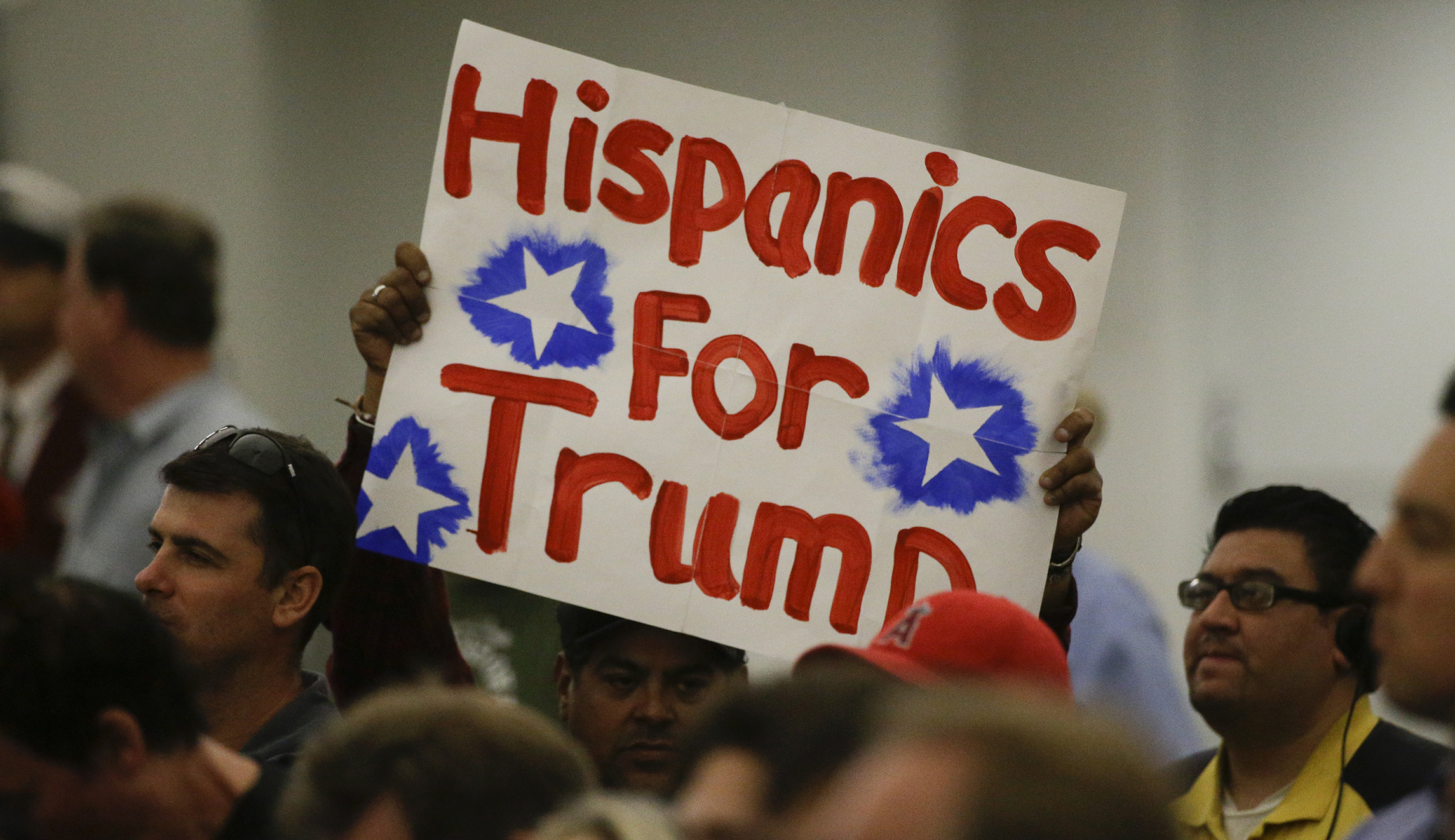 NextImg:Hispanic voters trending toward GOP in key battleground states: Poll - Washington Examiner