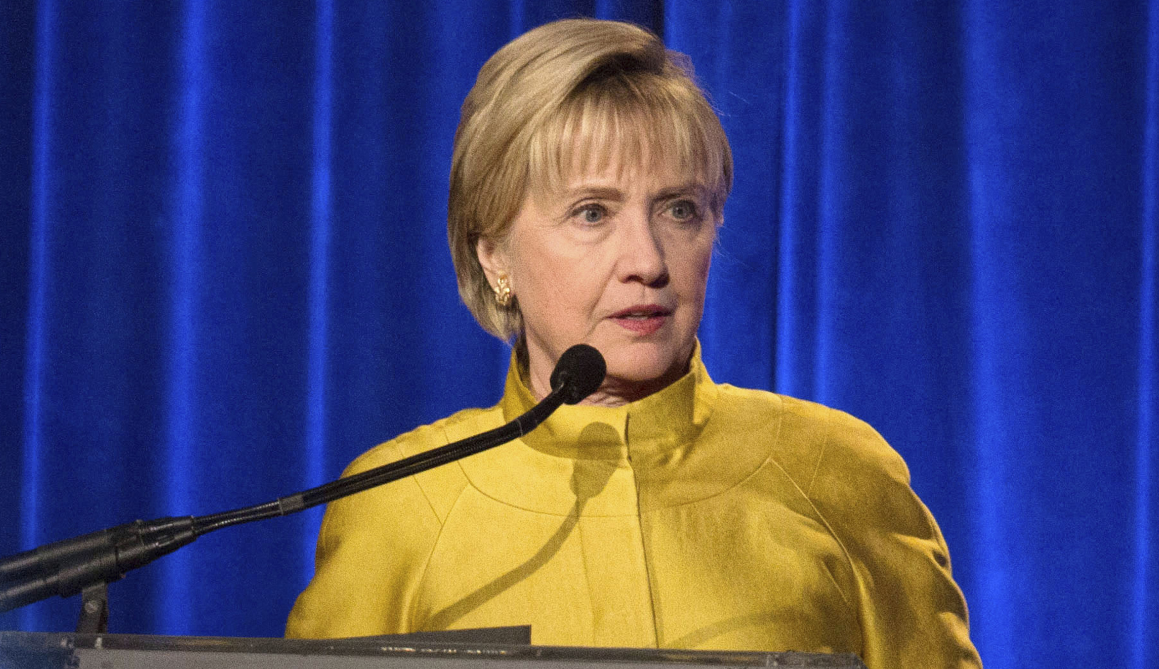 Hillary Clinton Falls Breaks Toe On The Stairs During London Book Tour Washington Examiner 