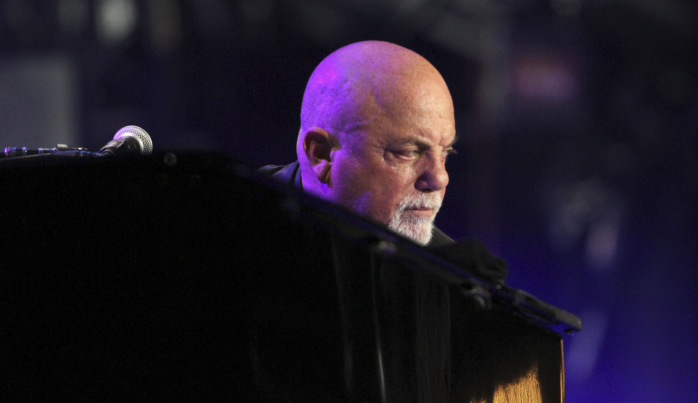 NextImg:Billy Joel flips the switch and light pours in