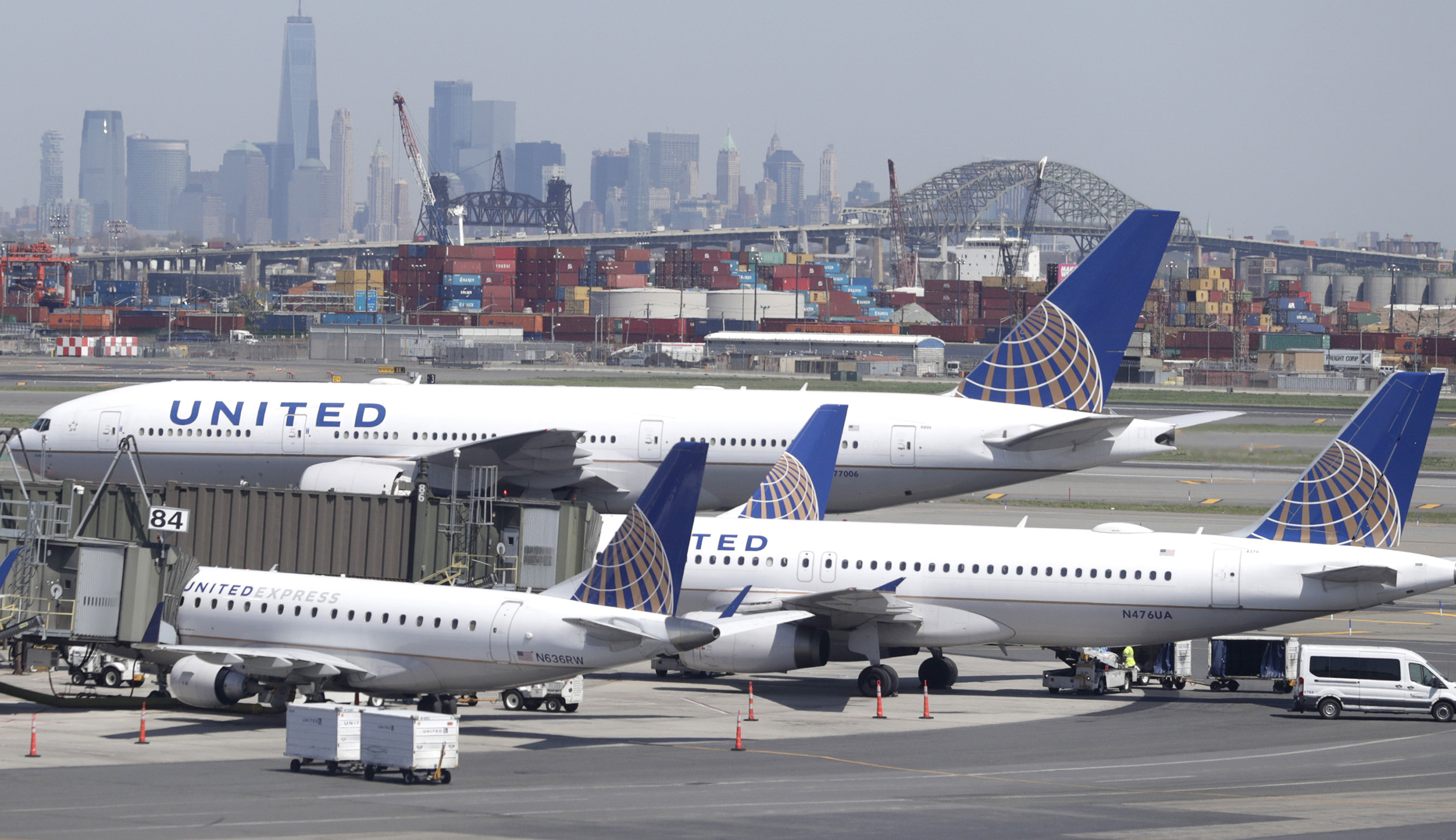 United Airlines will require passengers to declare good health before ...