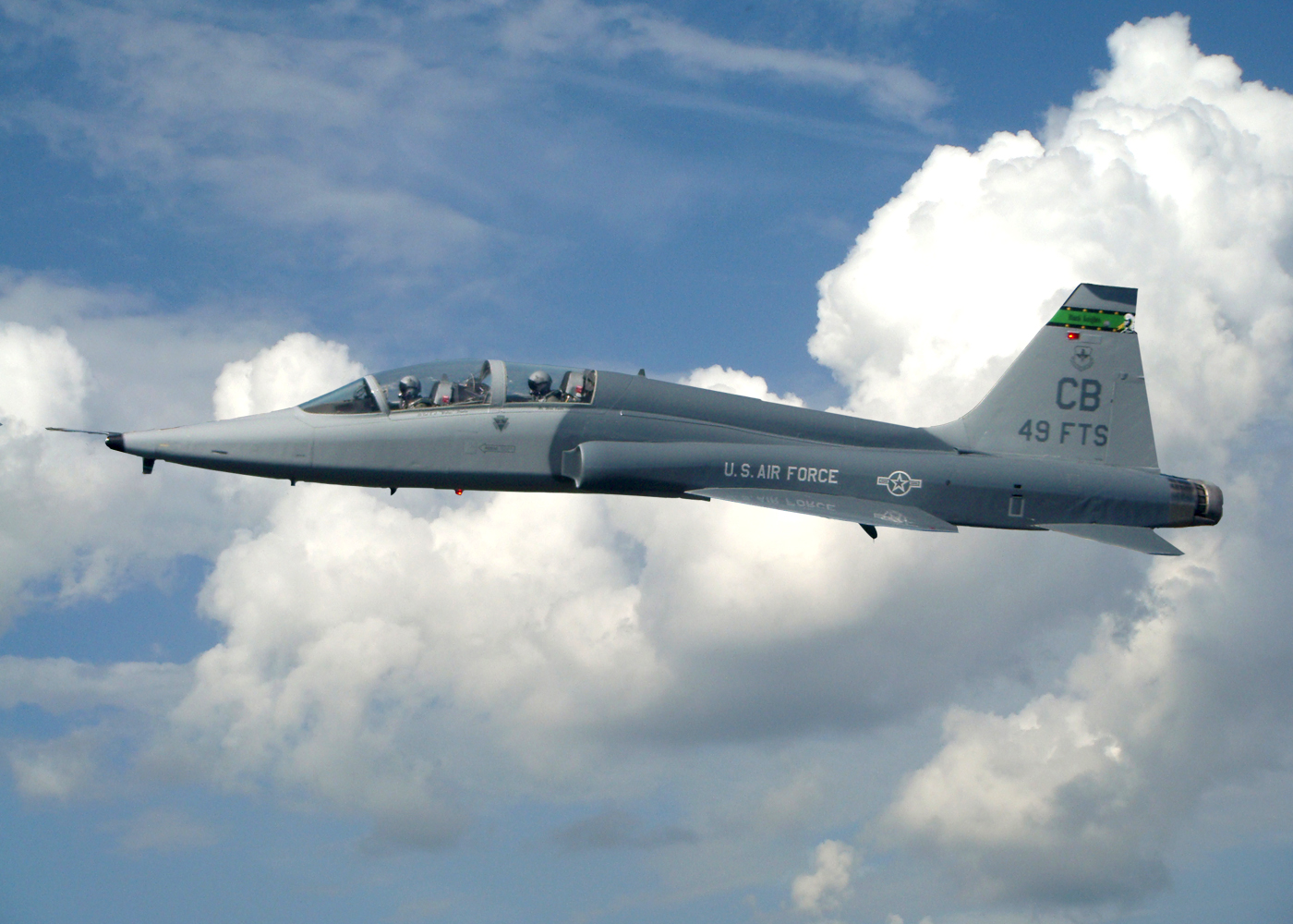 Air Force training jet crashes in Mississippi, both pilots safely eject ...