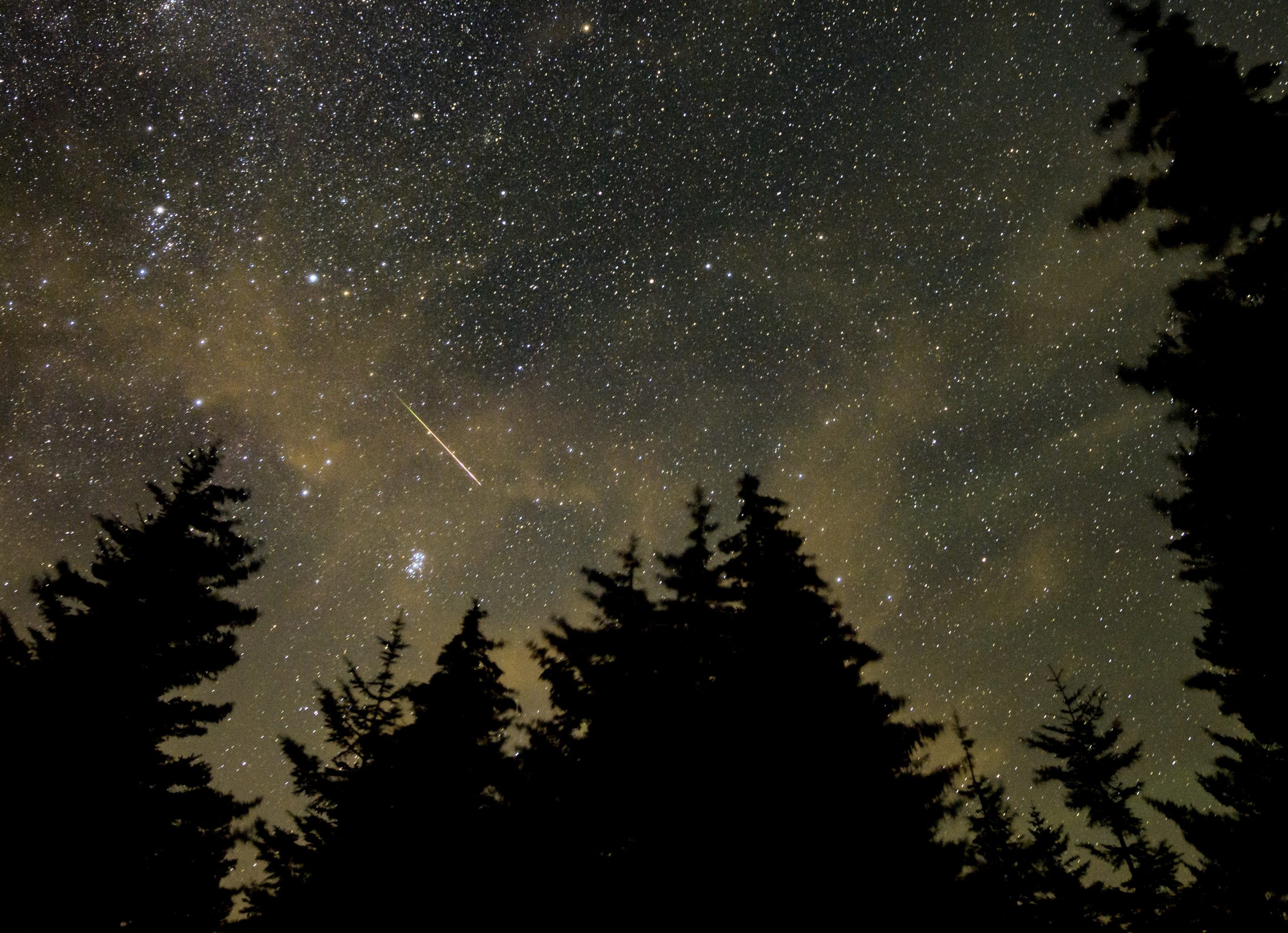 Witness The Unbelievable: Two Meteor Showers Peak Tonight! - cpzsjhk