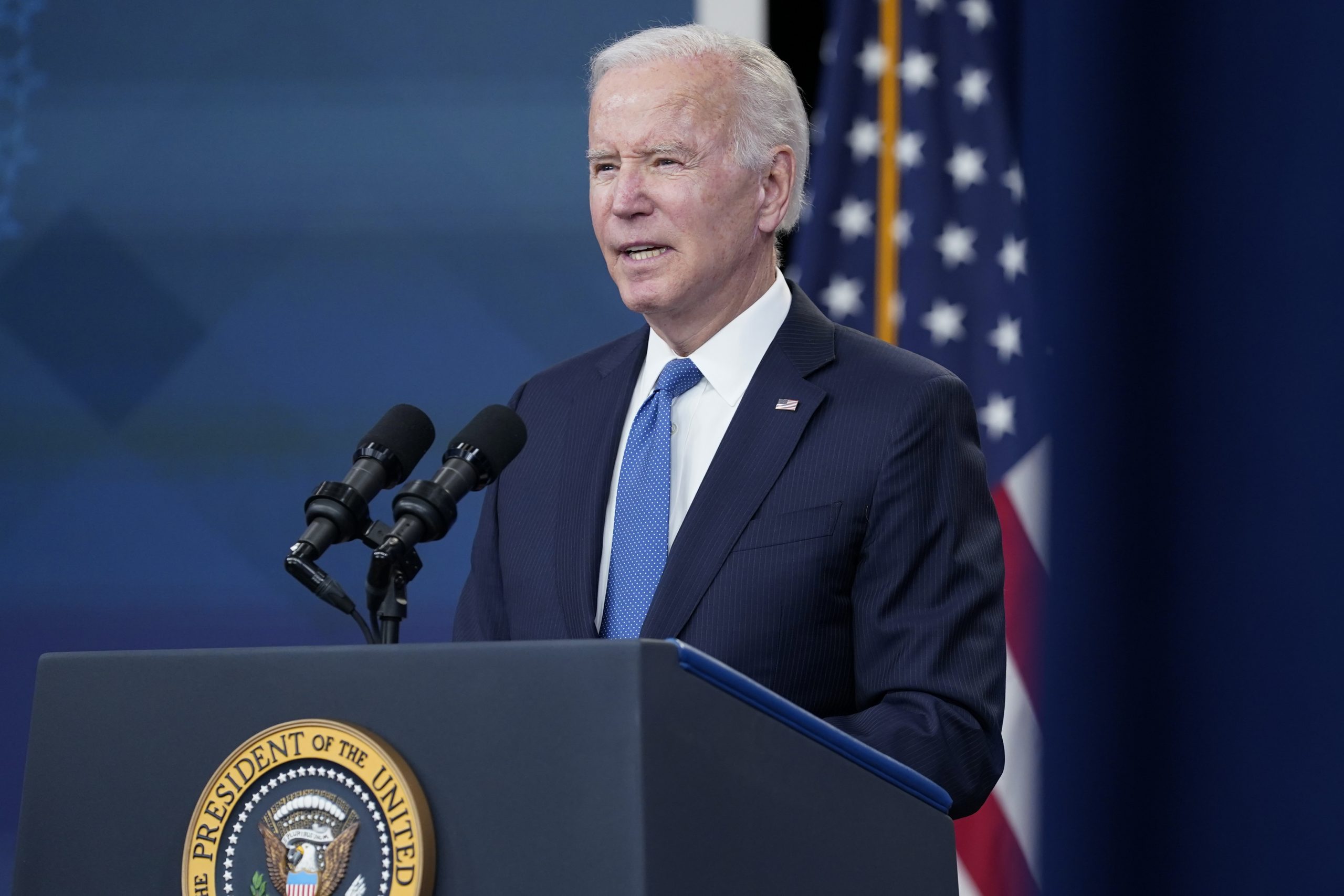 WATCH Biden spells out ‘DOT’ while reading name of website in