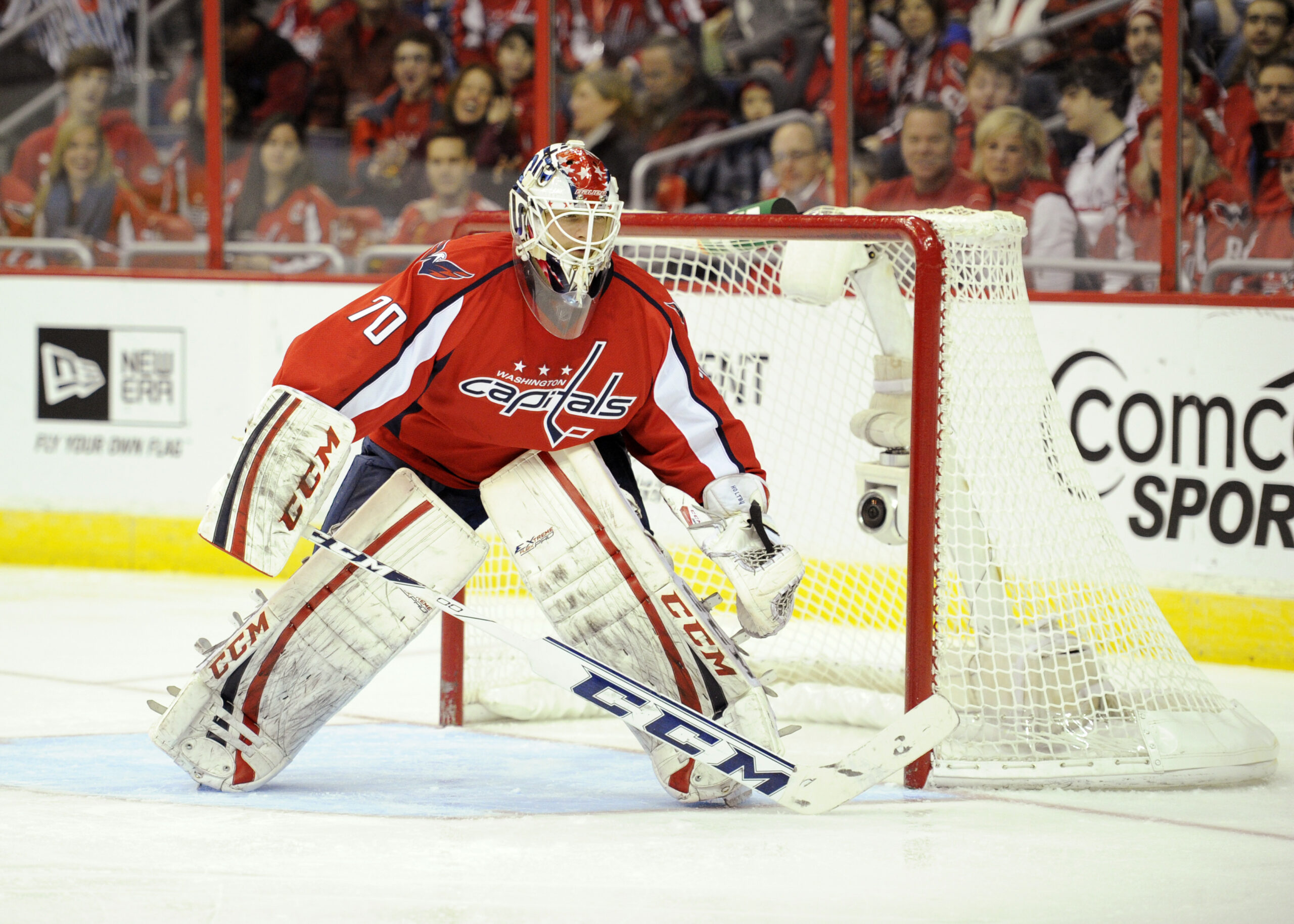 Caps sign goalie Braden Holtby, defenseman John Erskine to contract