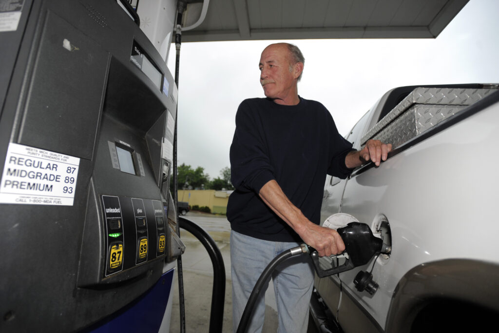 Clean fuel mandates will further increase Illinois gas prices, opponents say