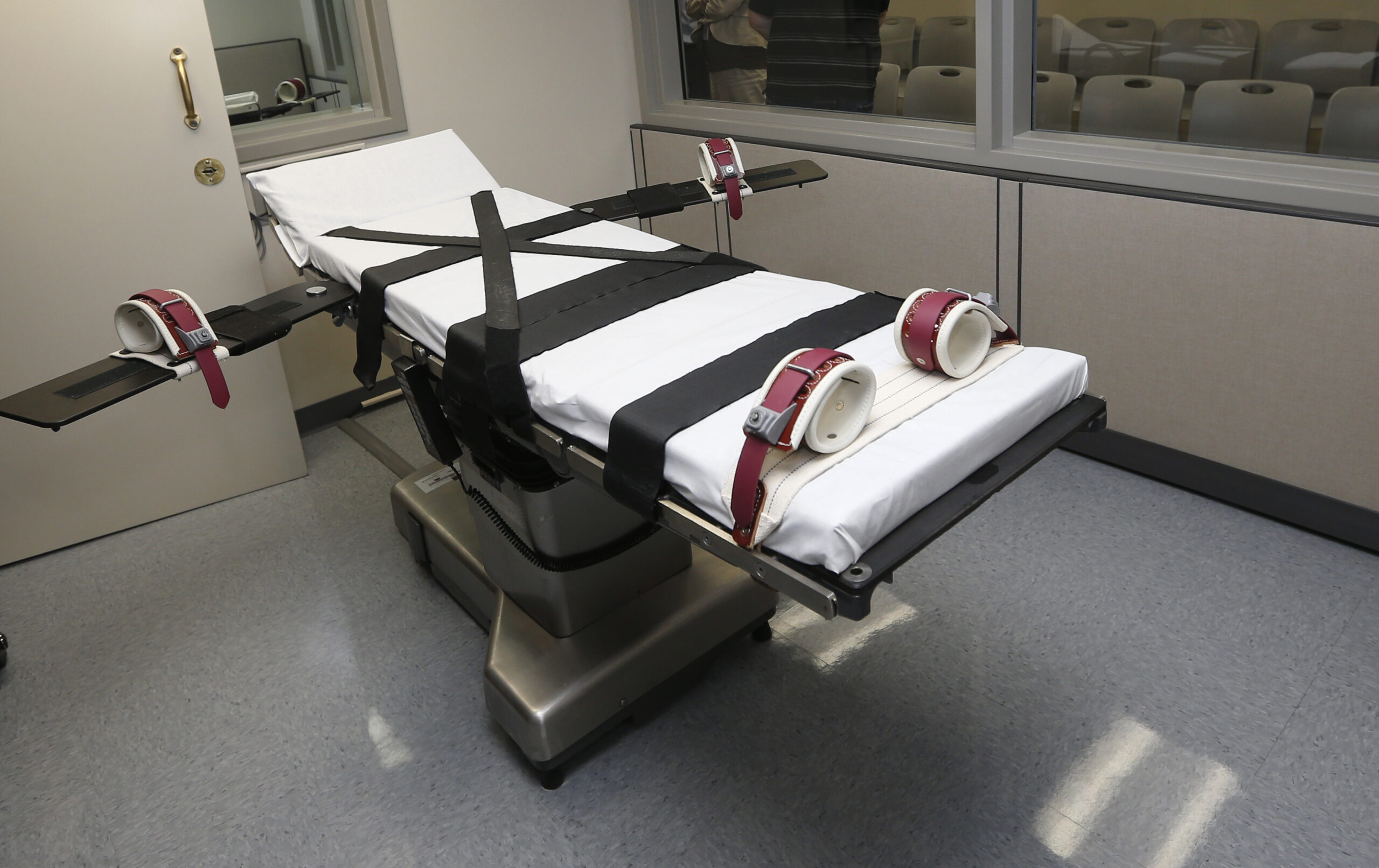 NextImg:Supreme Court gives green light for Alabama's 'experimental' nitrogen gas execution on inmate