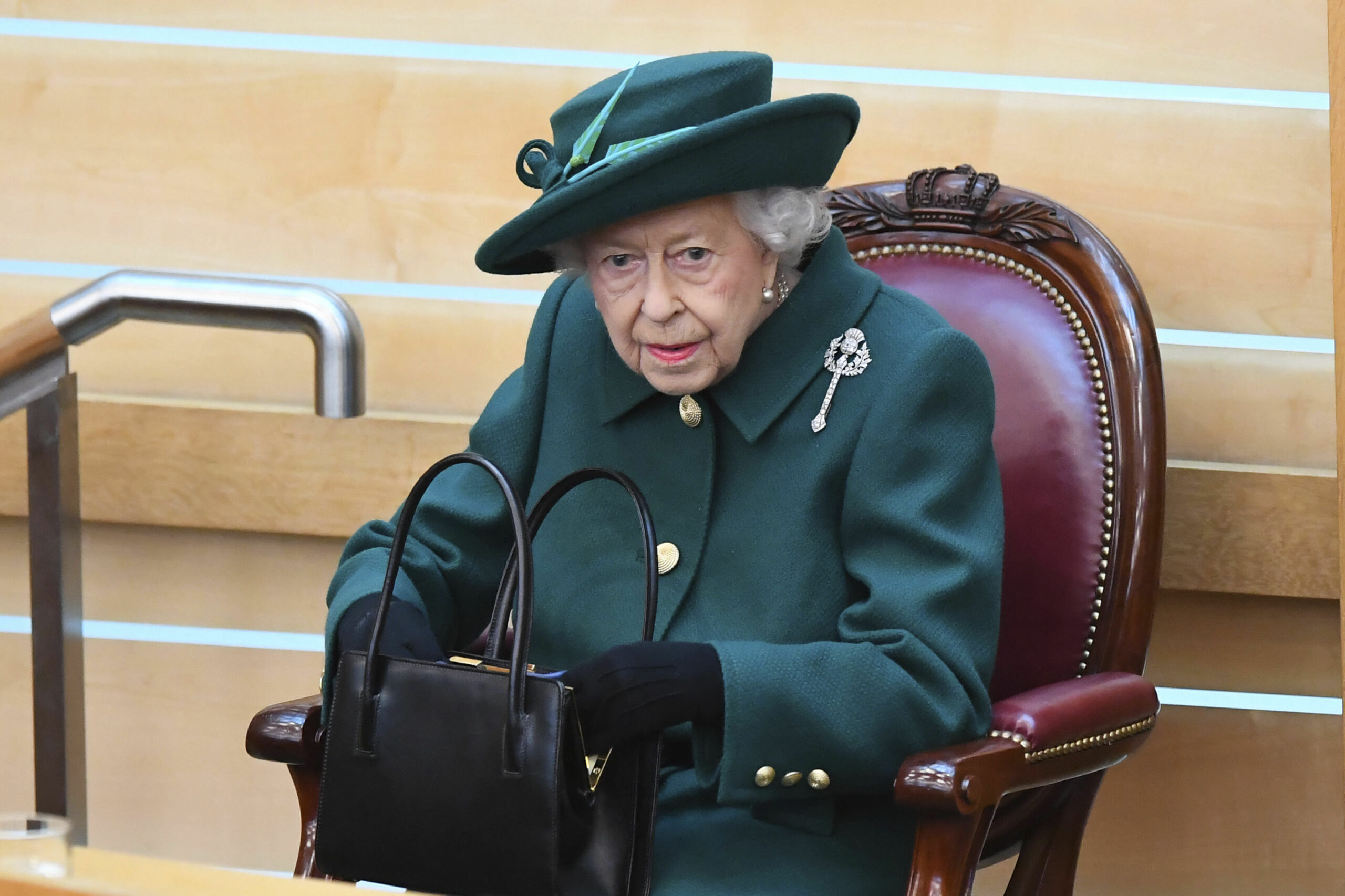 Queen Elizabeth II advised by doctors to take two-week break from official duties - Washington Examiner