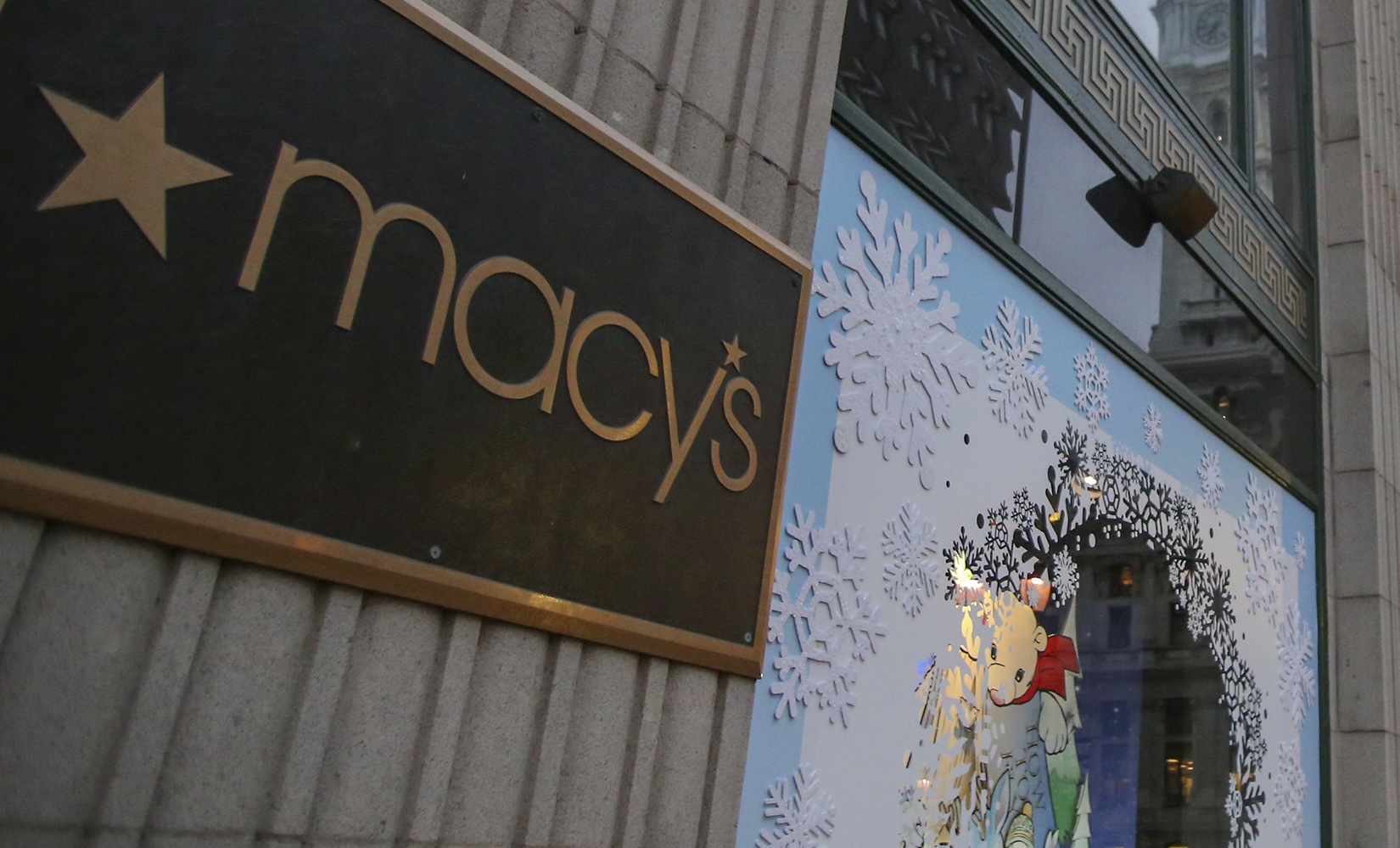 Security Guard Stabbed To Death At Philadelphia Macy’s - Washington ...