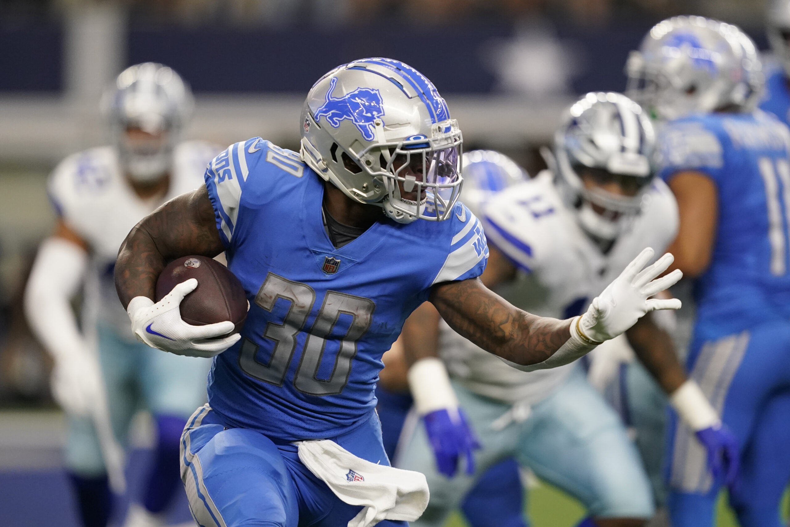 WATCH NFL player accidentally hits referee in the head with ball