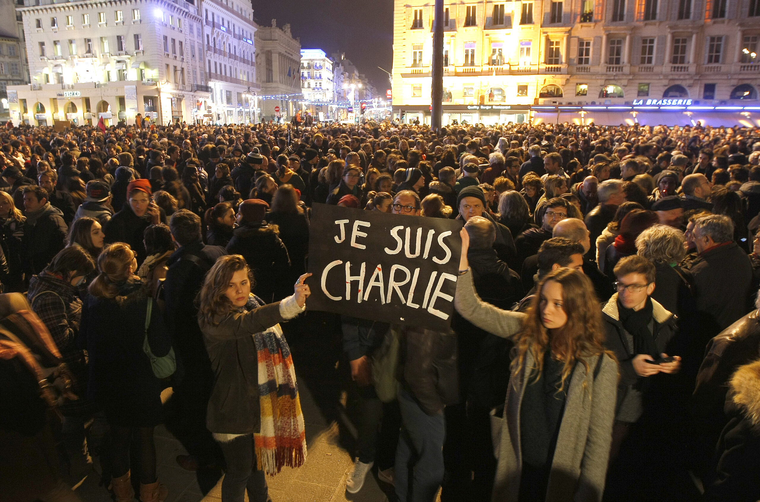 D’éminents rédacteurs en chef de médias provocateurs restent silencieux après l’attaque contre un magazine français