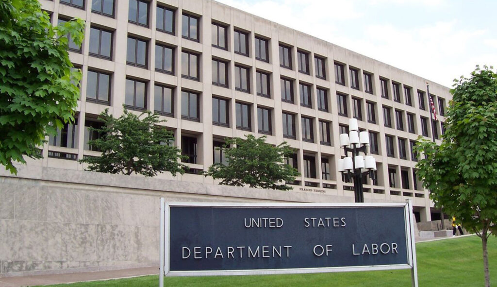 34% of public workers pay union dues: Report