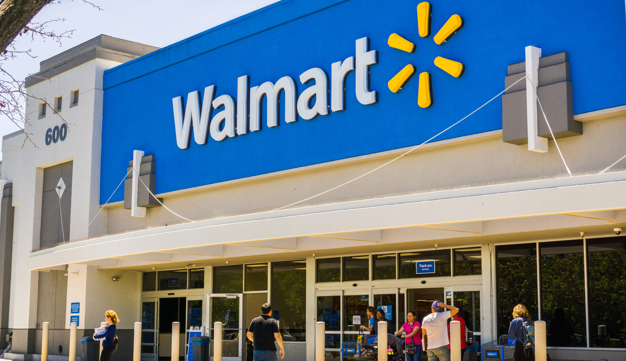 NextImg:Walmart to boost pay and redesign bonuses for managers