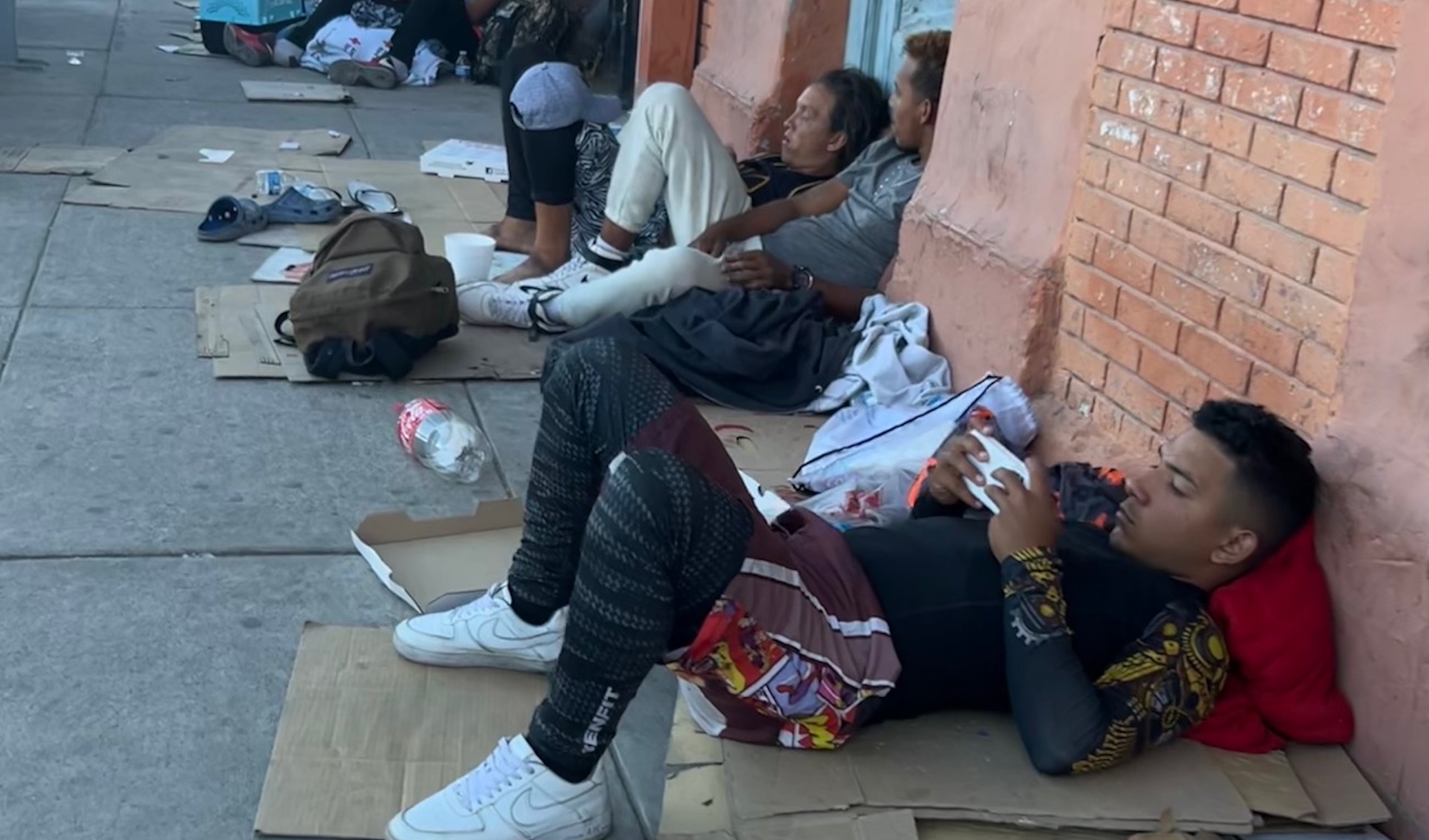 Title 42 ending Police to sweep out 2,500 migrant gotaways overtaking