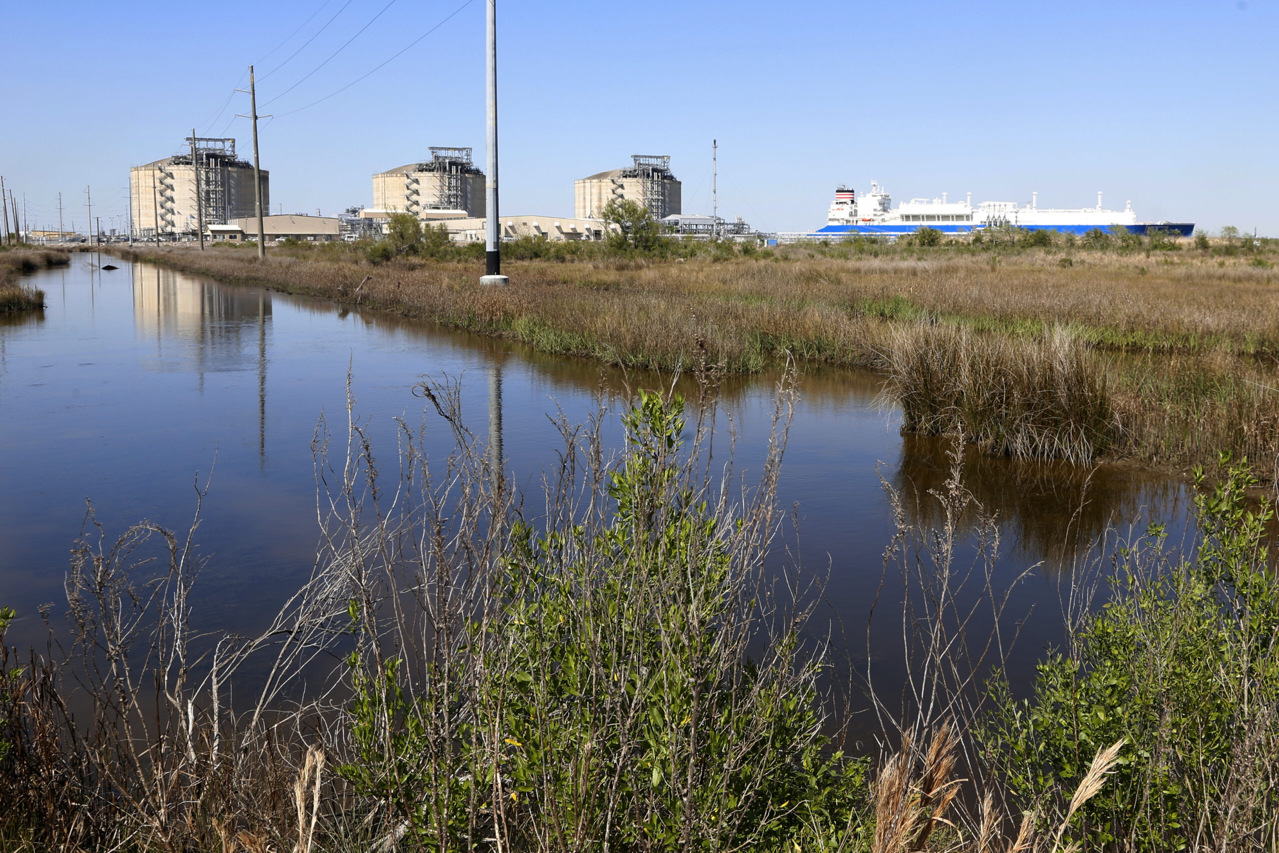 NextImg:Biden administration pauses decision on major LNG export terminal amid political pushback