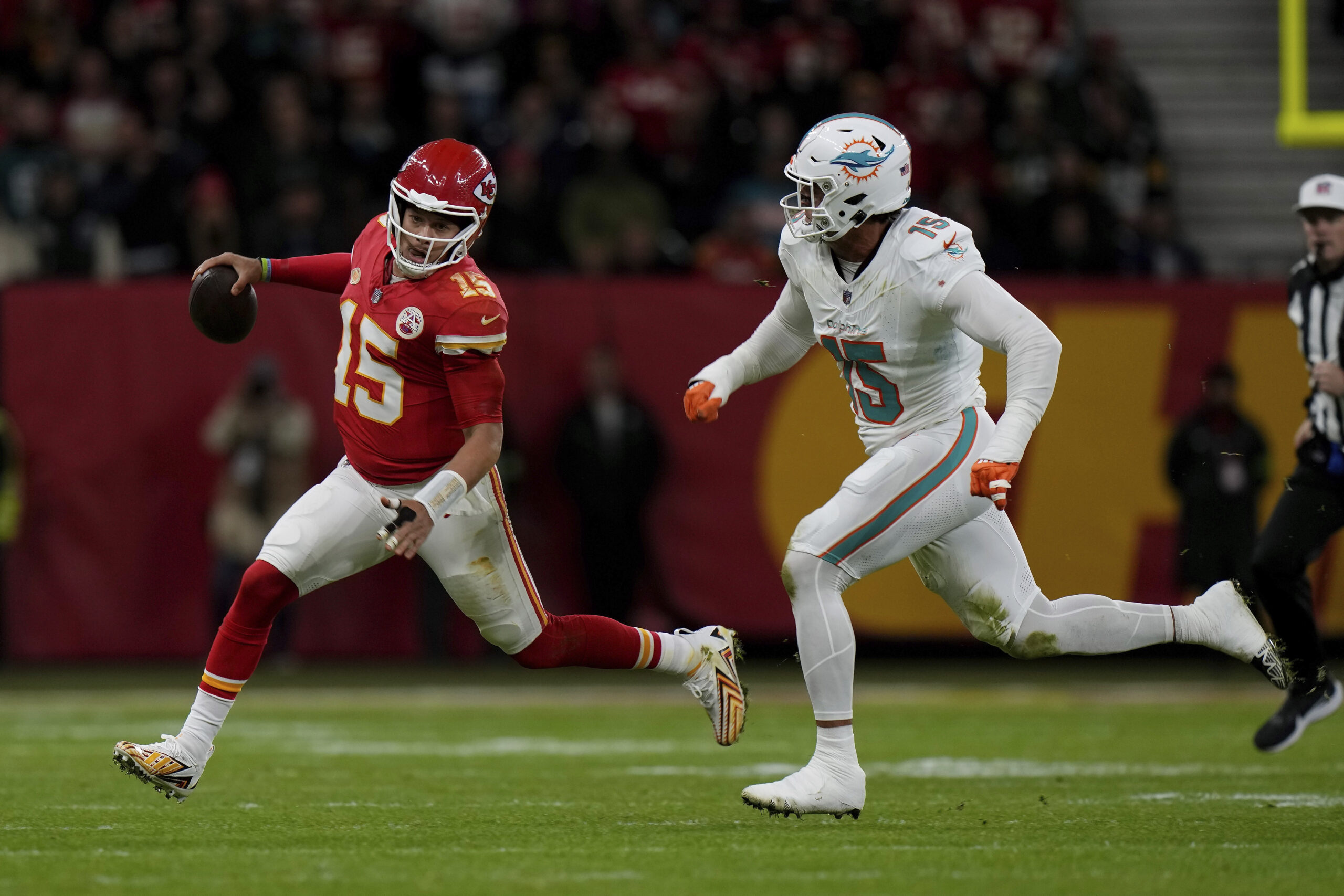 how-to-watch-chiefs-dolphins-peacock-nfl-game-saturday-washington