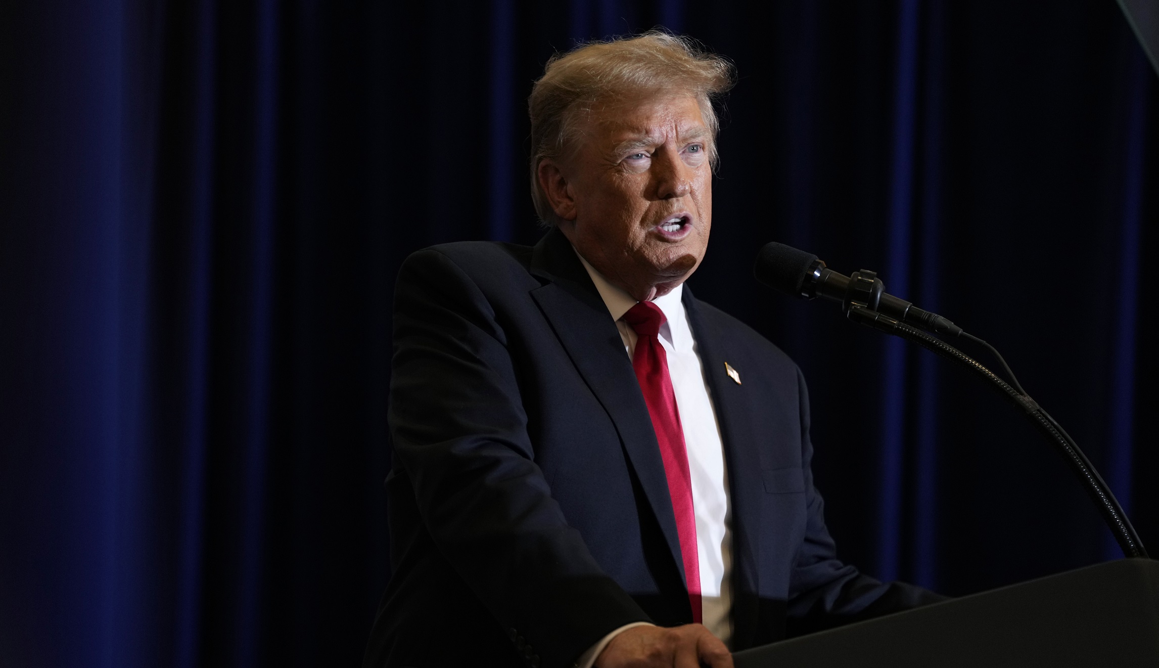 NextImg:Does Trump have the guts to stand with Haley?