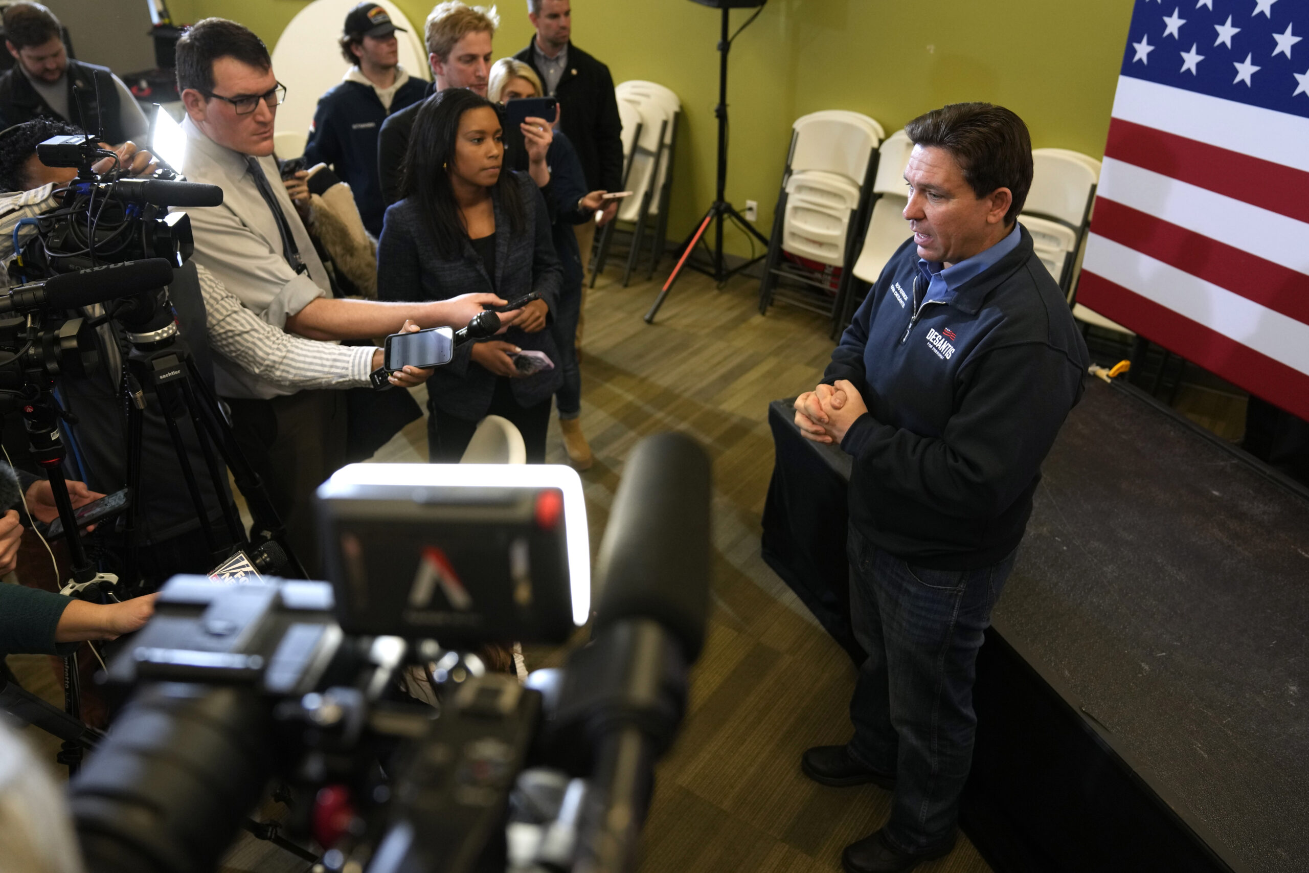 NextImg:Move over cables and networks: C-SPAN lands in Iowa and New Hampshire to tell it straight