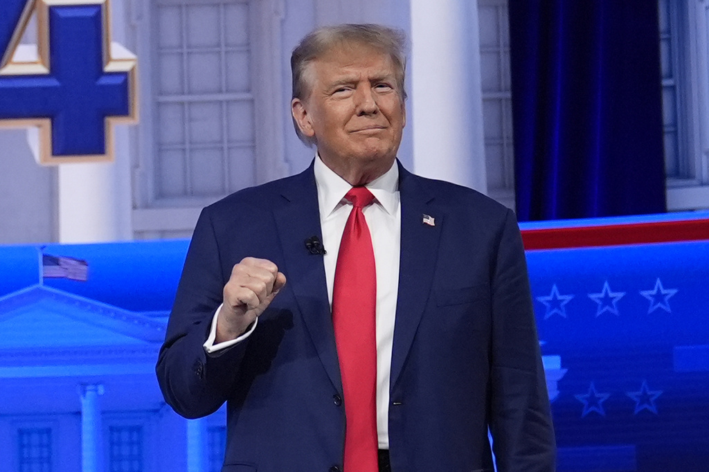 NextImg:Sen. Mike Lee endorses Trump out of 'binary choice'