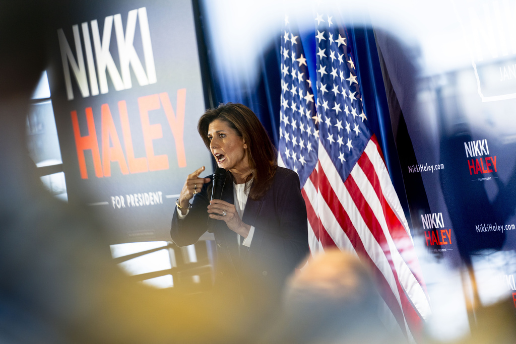 NextImg:Iowa caucuses: How Trump’s GOP rivals are trying to peel off his supporters