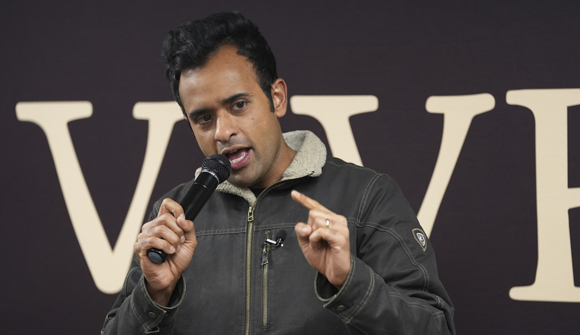 NextImg:Trump campaign zeroes in on Ramaswamy in final days before Iowa caucuses