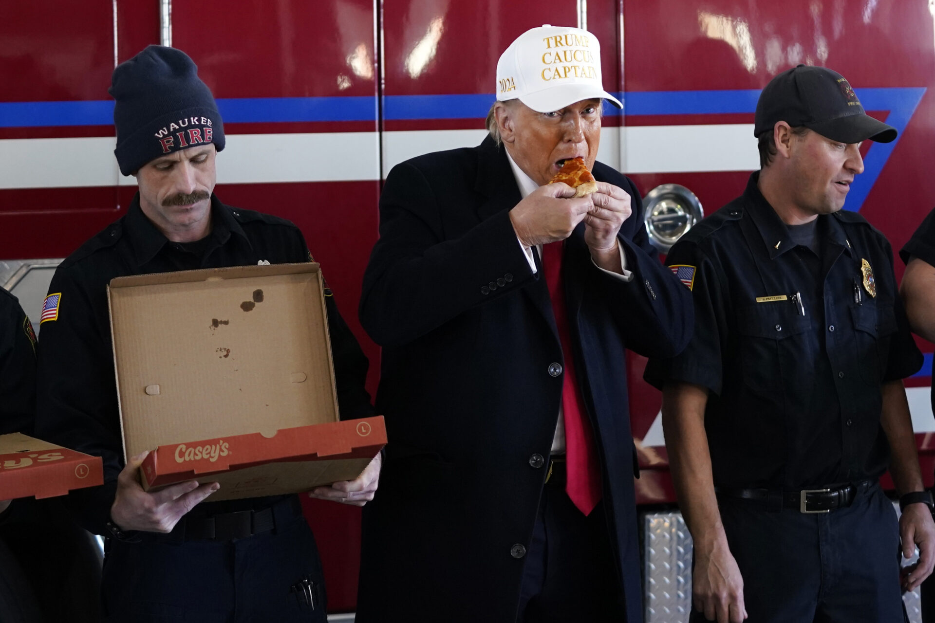 Trump delivers pizza to local Iowa fire department ahead of caucuses ...