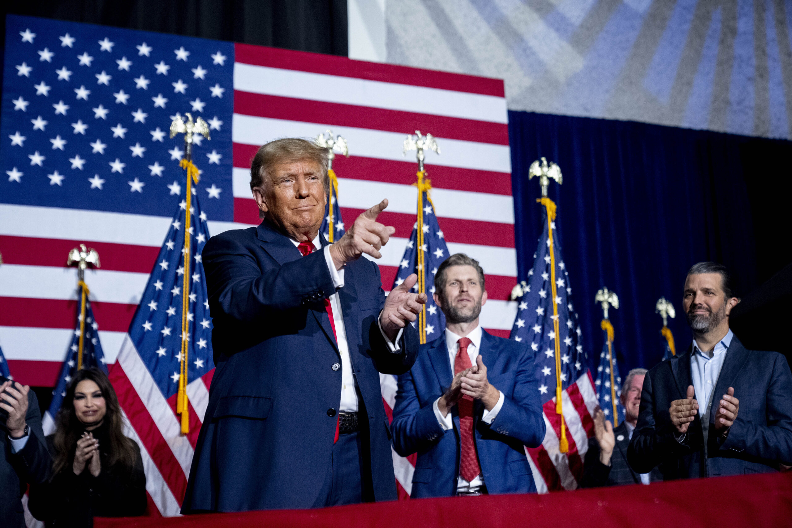 NextImg:Trump team pressures DeSantis and Haley to drop out before New Hampshire primary