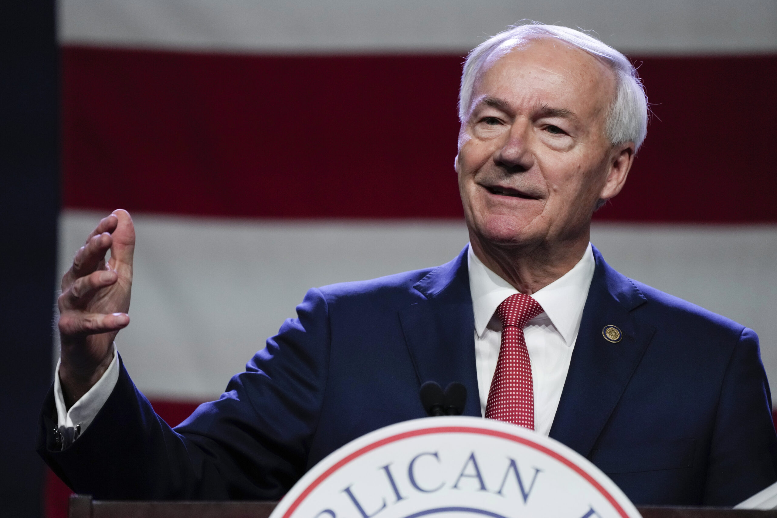 NextImg:Asa Hutchinson endorses Nikki Haley after dropping out of GOP primary