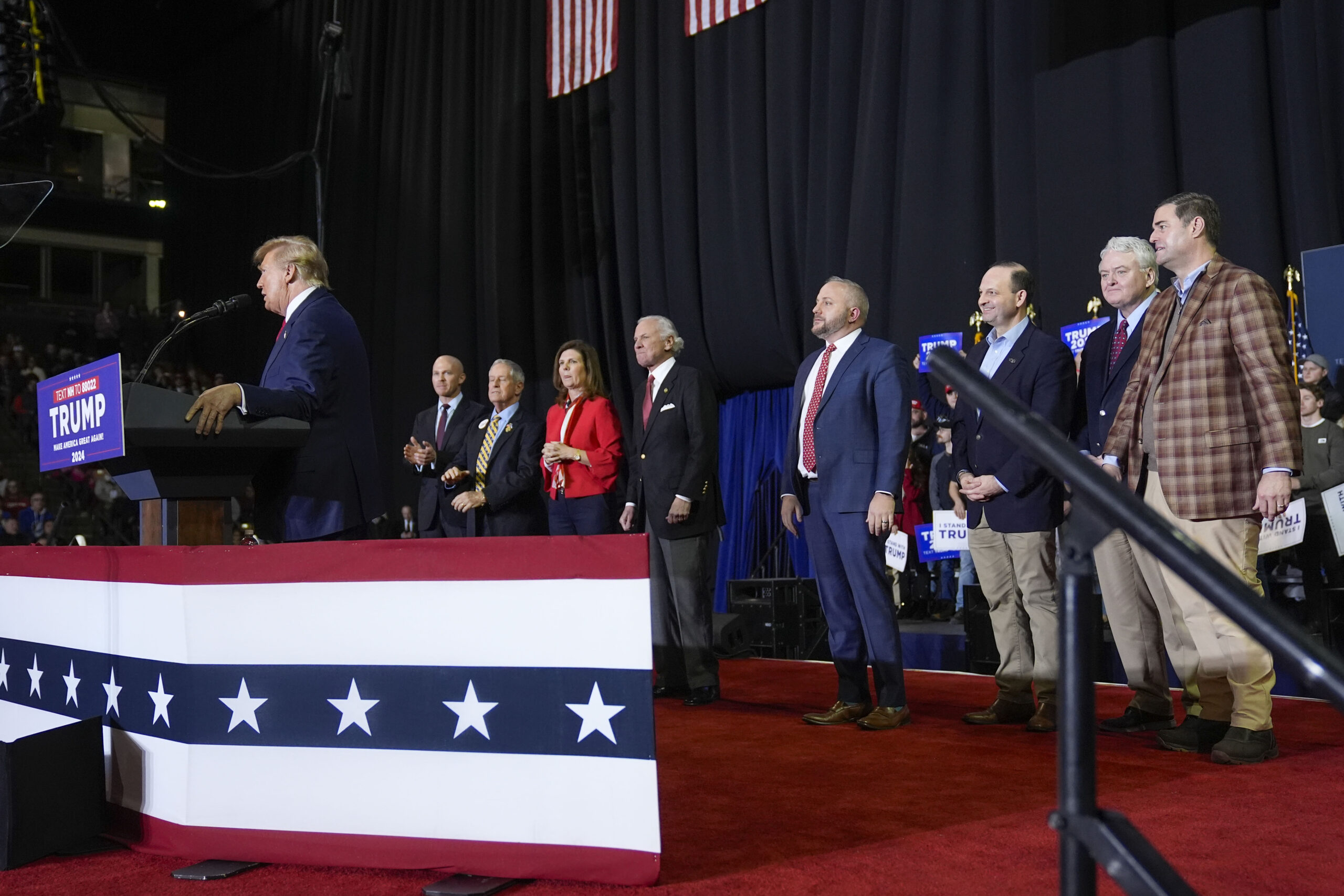 NextImg:Trump needles Nikki Haley with delegation of South Carolina supporters
