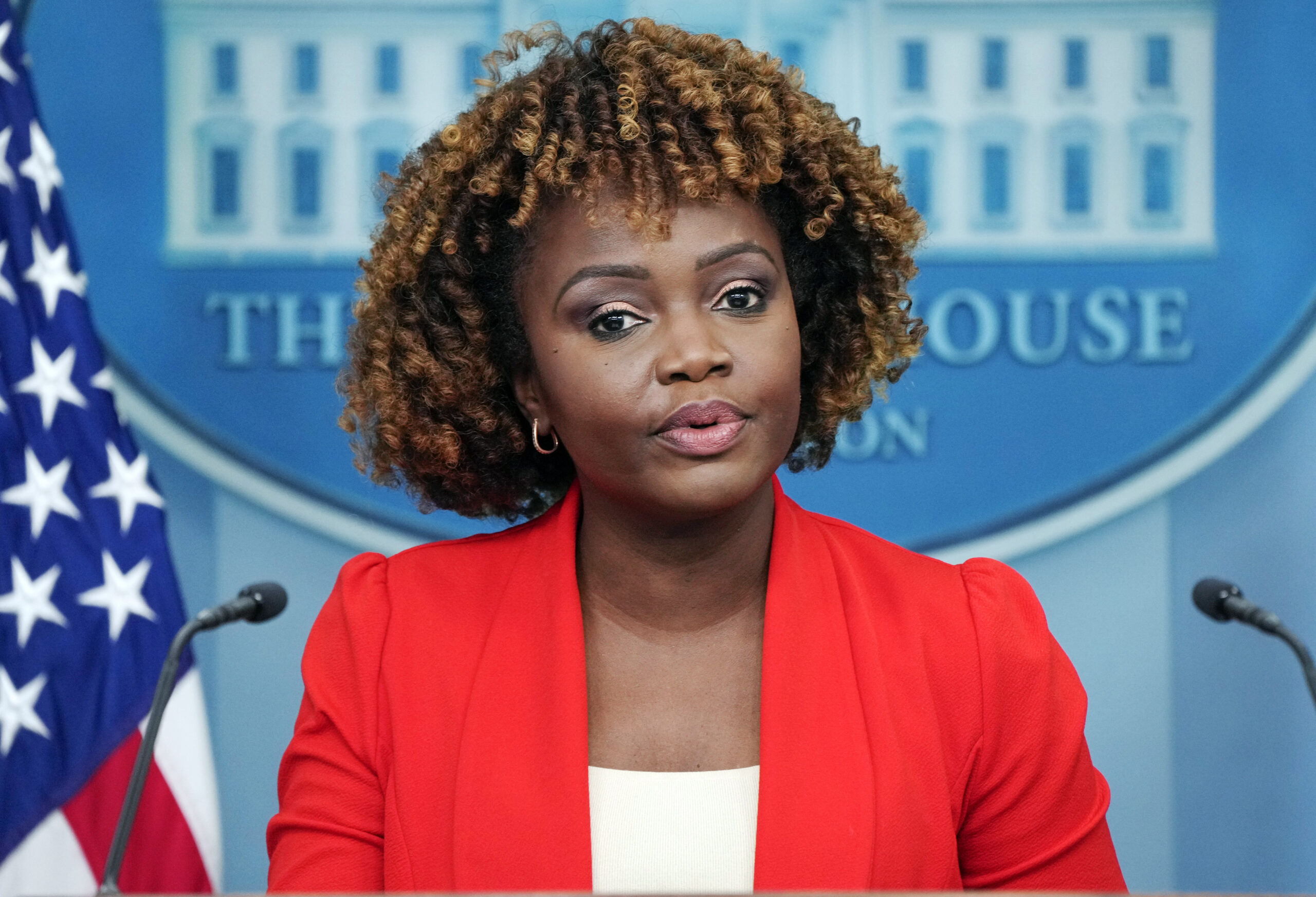 NextImg:White House avoids taking sides in Schumer's Zyn crackdown