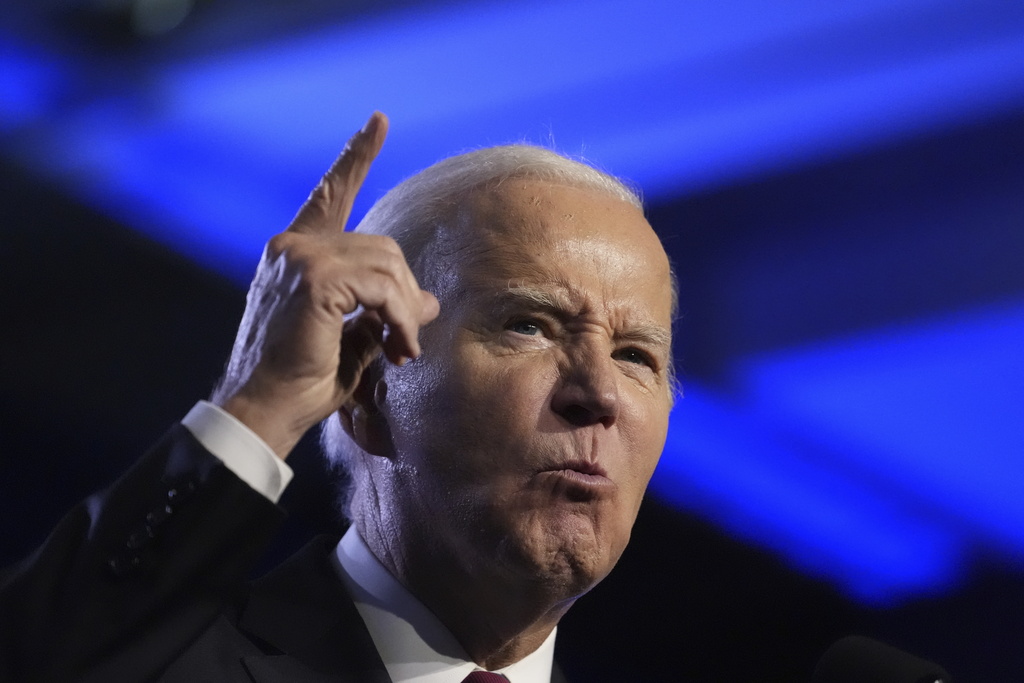 NextImg:Confidence in Biden and nation drops further with Virginia voters