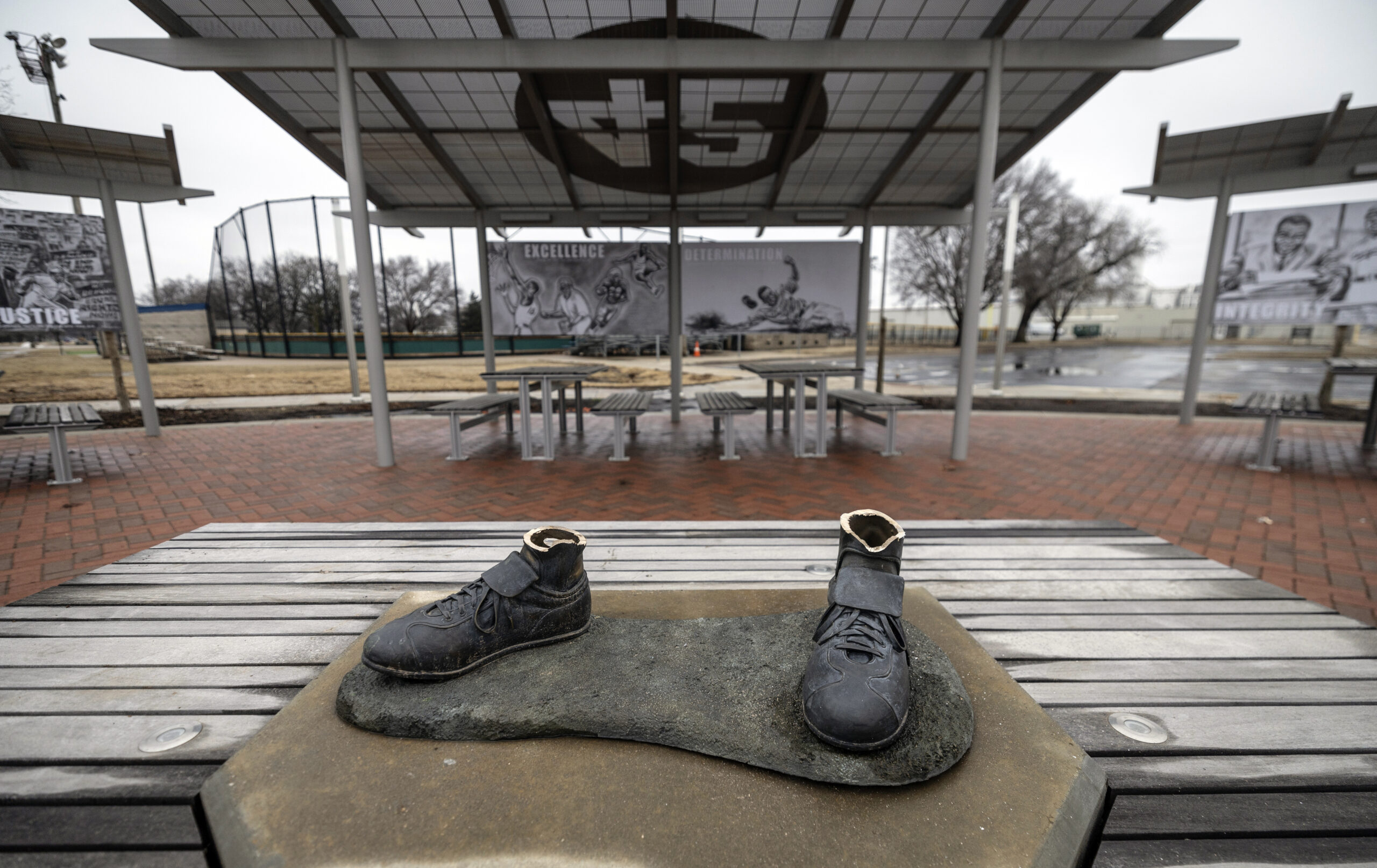 NextImg:Thieves steal Jackie Robinson statue from Kansas park