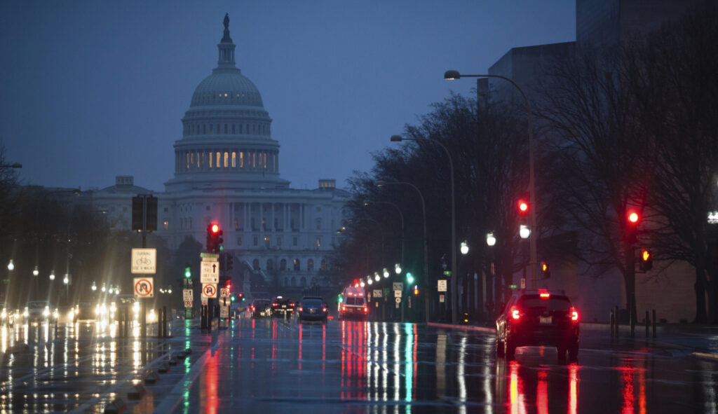 NextImg:GOP and Democrats announce $600 billion plan for child tax credit and key business breaks