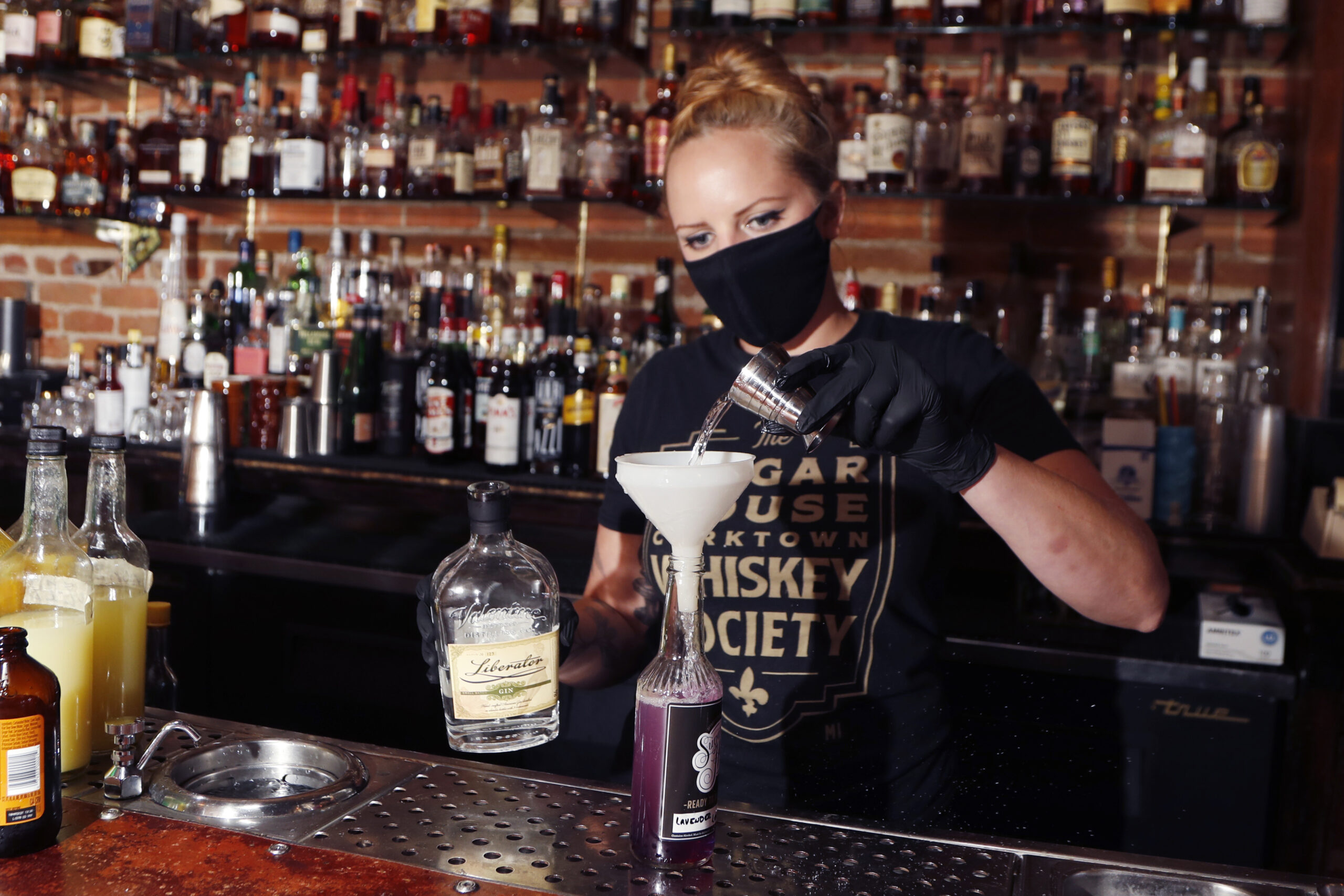 NextImg:Virginia legislature sends permanent to-go cocktails bill to Youngkin’s desk