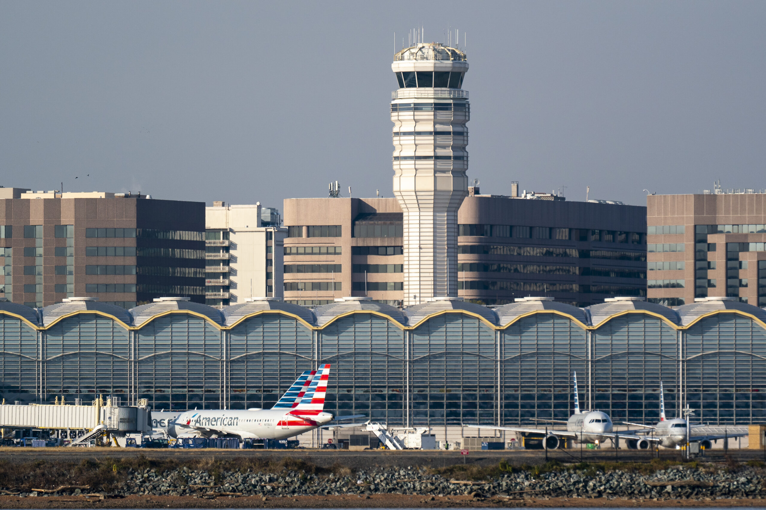 Senate commerce committee pushes for additional slots at DCA despite opposition