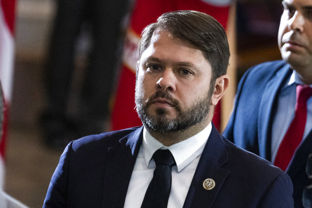 NextImg:‘McCain-syle Republicans’ choose Gallego over Lake in Arizona Senate: Poll - Washington Examiner
