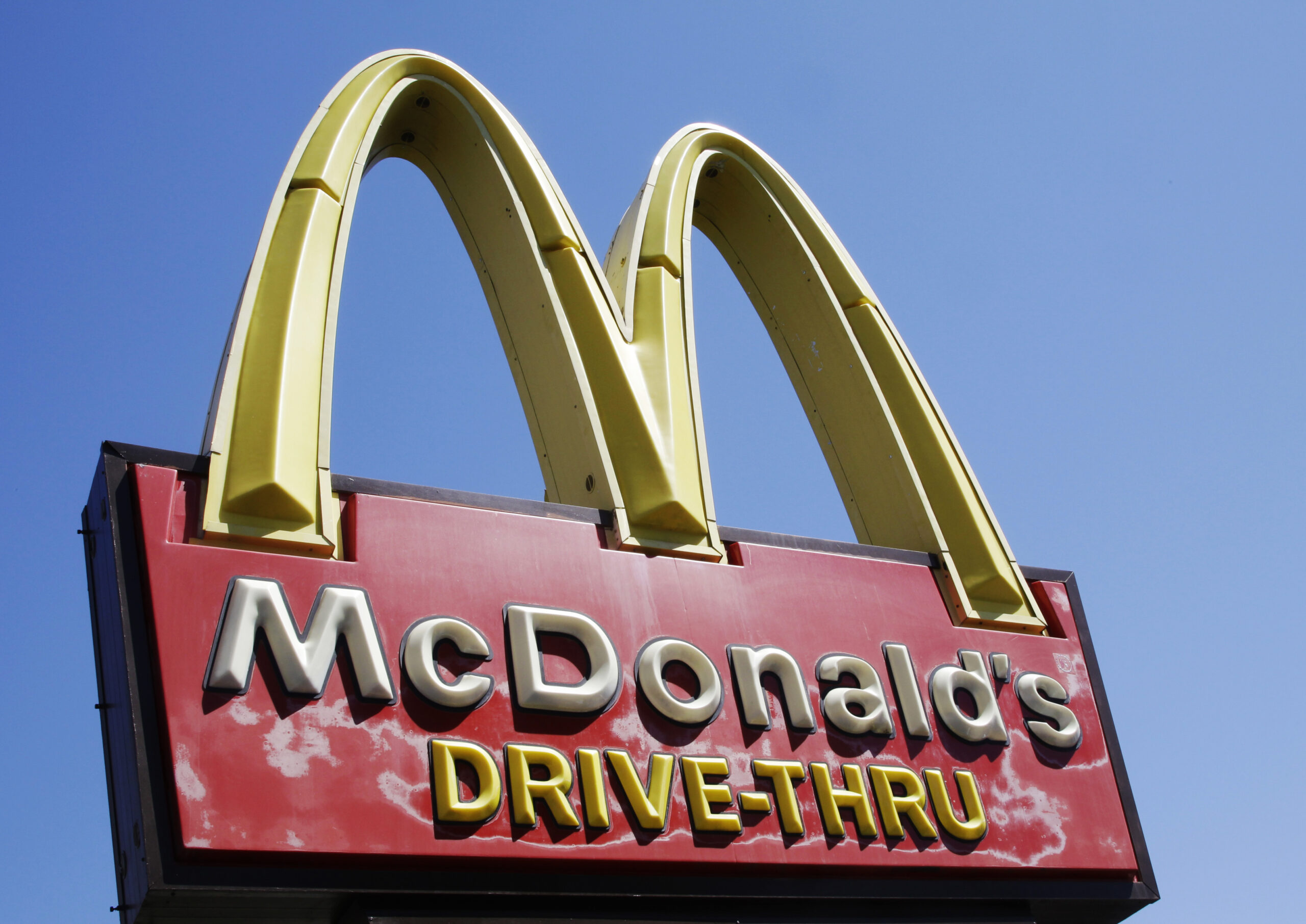 McDonald’s franchise owners aim at Democrats who backed California’s wage increase