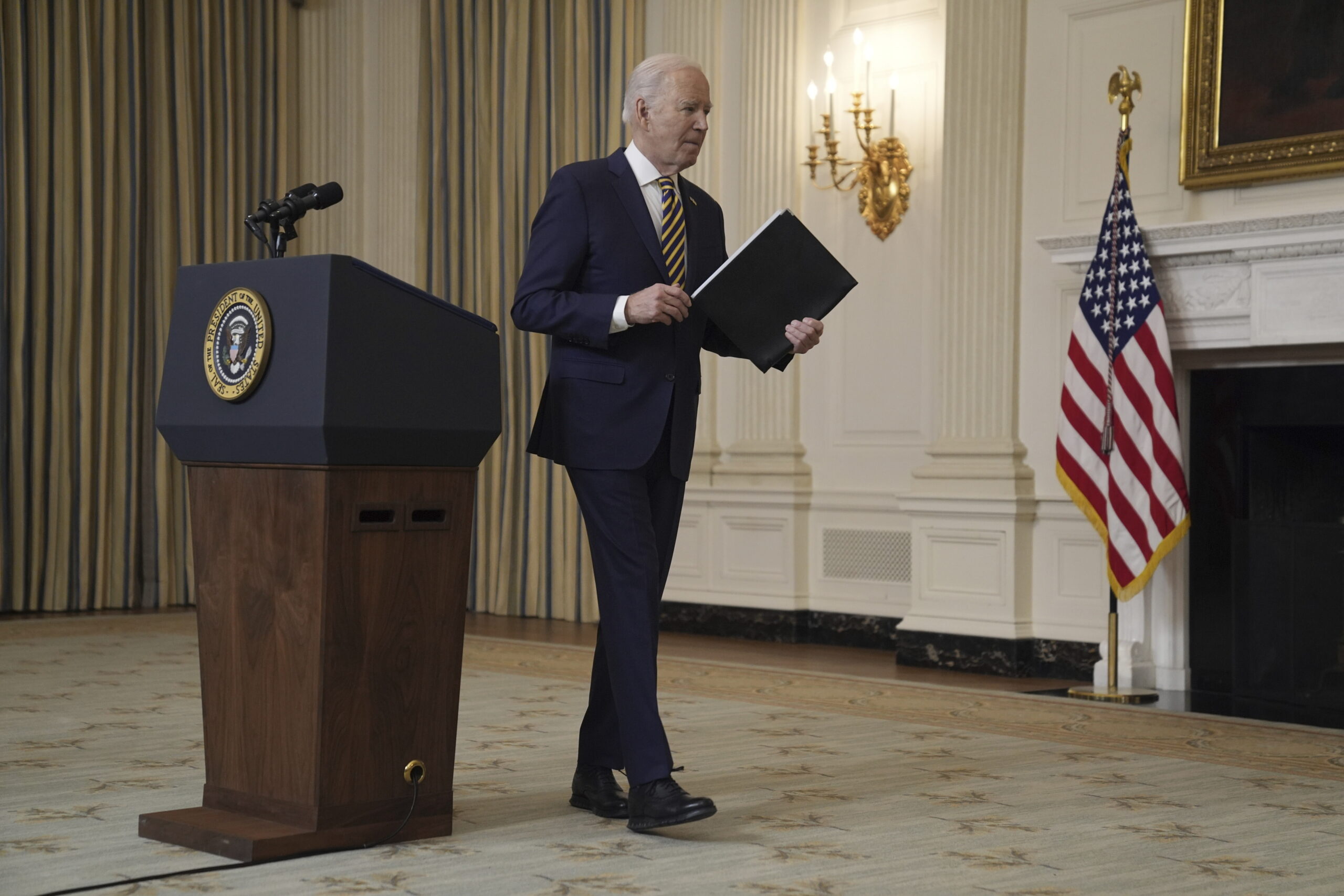 NextImg:Biden left with few Plan B options to fix border crisis after bipartisanship collapsed