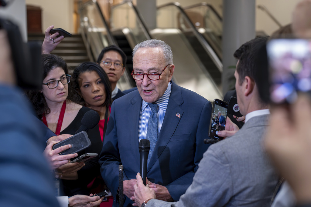 NextImg:Schumer punts Ukraine bill vote as Republicans demand amendments