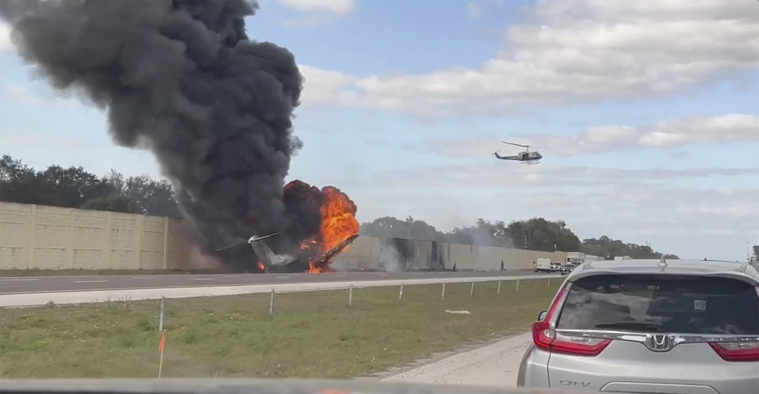 NextImg:Plane crash-landing on Florida highway results in two dead