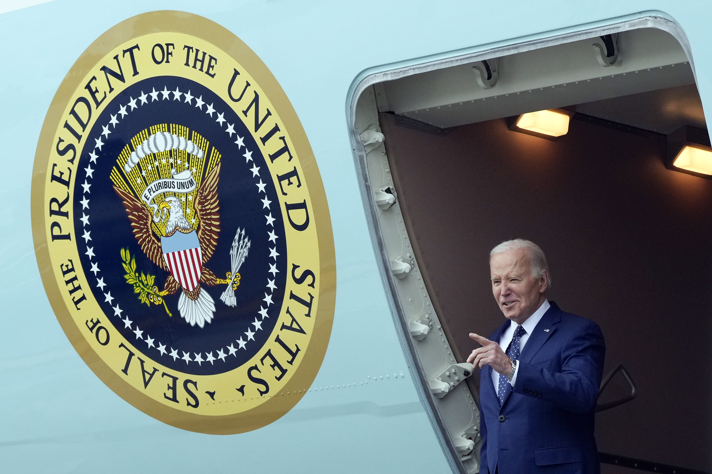 NextImg:How a billionaire Democrat fueled the Biden anti-LNG pressure campaign while placing lucrative bets in China - Washington Examiner