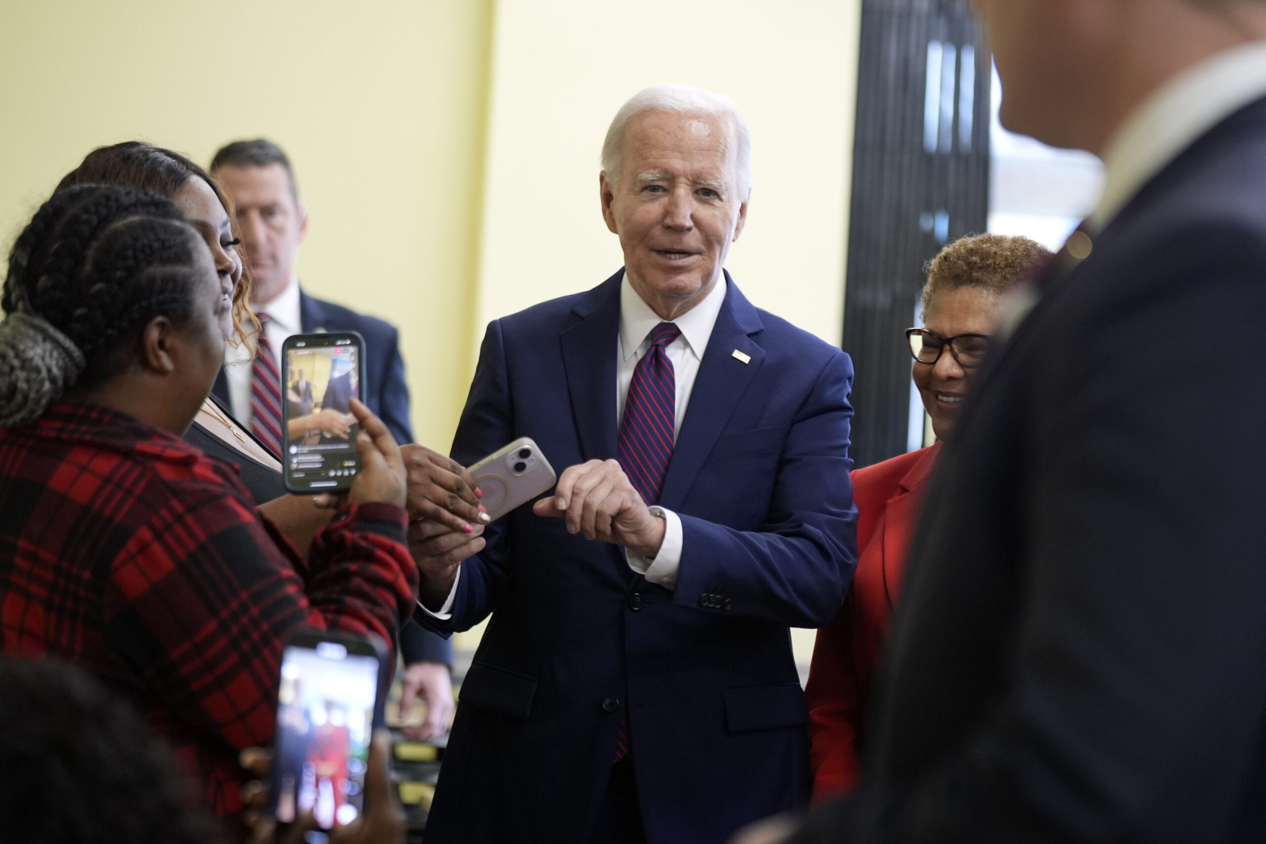 NextImg:Biden appears confused at LA event when reporter asks about reelection - Washington Examiner