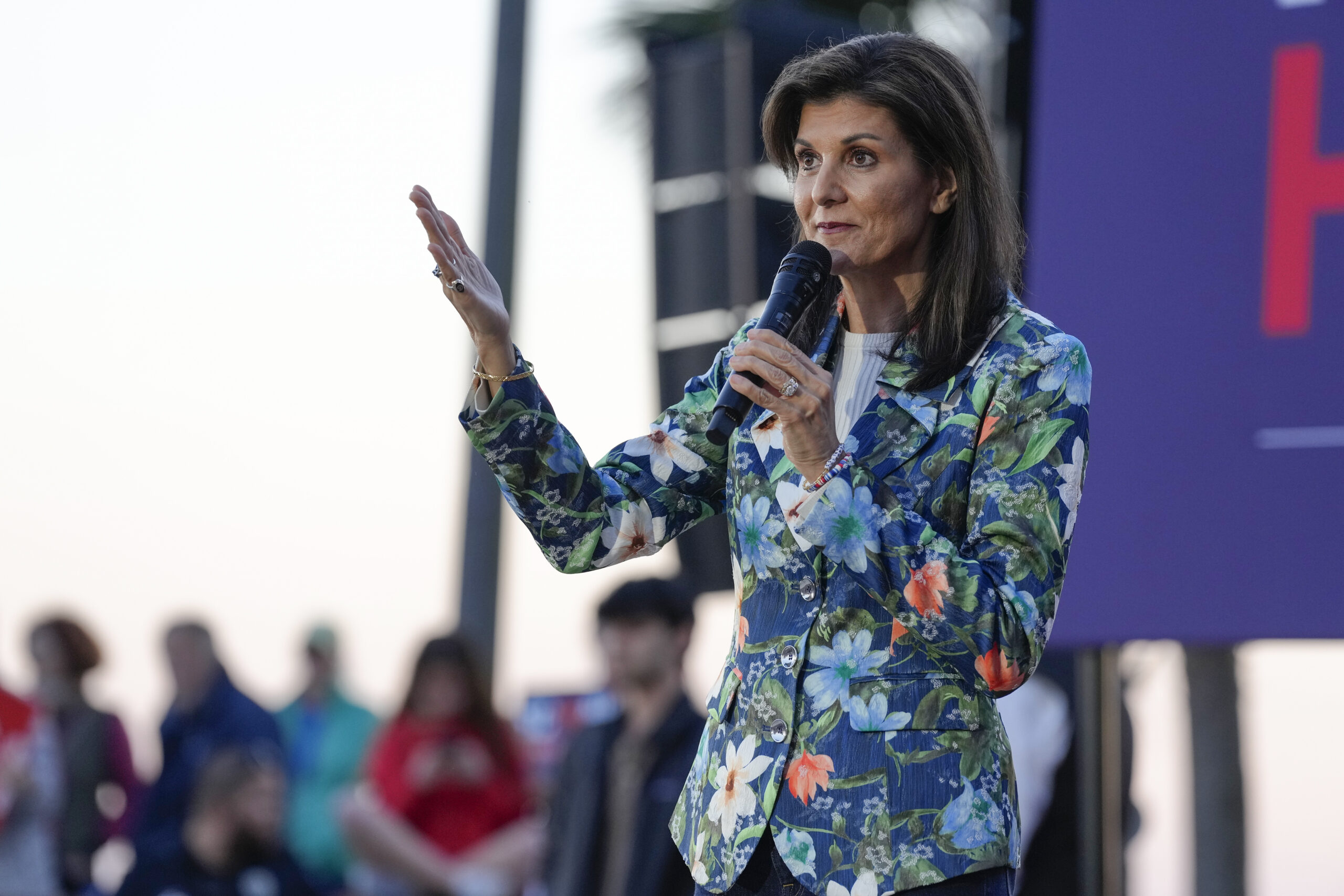 NextImg:Why voters are backing Nikki Haley when they admit she can’t beat Trump - Washington Examiner