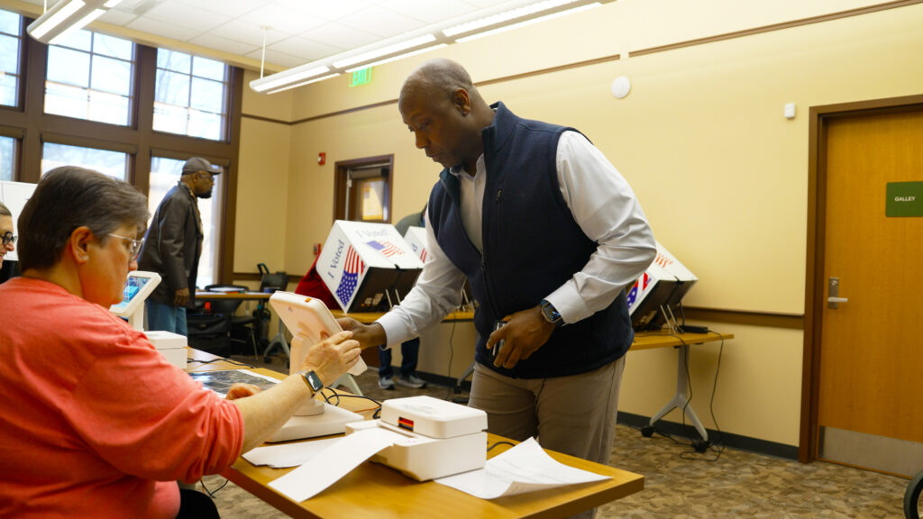 Sen. Tim Scott early voting