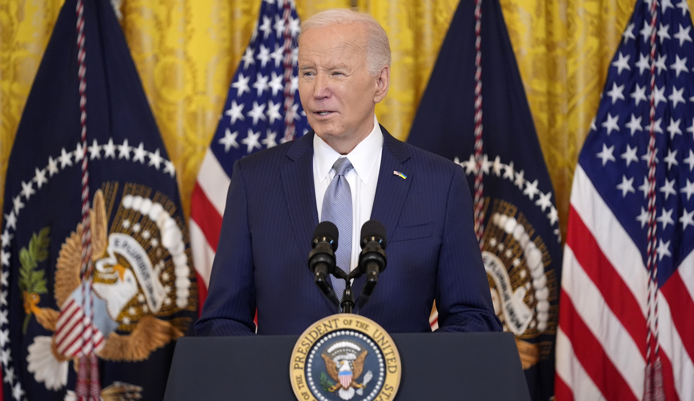 NextImg:Democrats in tight races are hesitant to stump with Biden unless he keeps the attention off himself