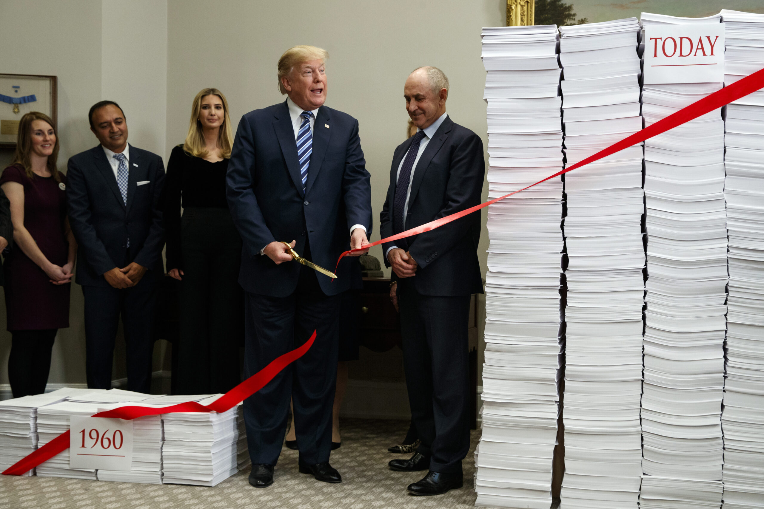 NextImg:Republicans want to cut red tape from 288,000 regulators - Washington Examiner
