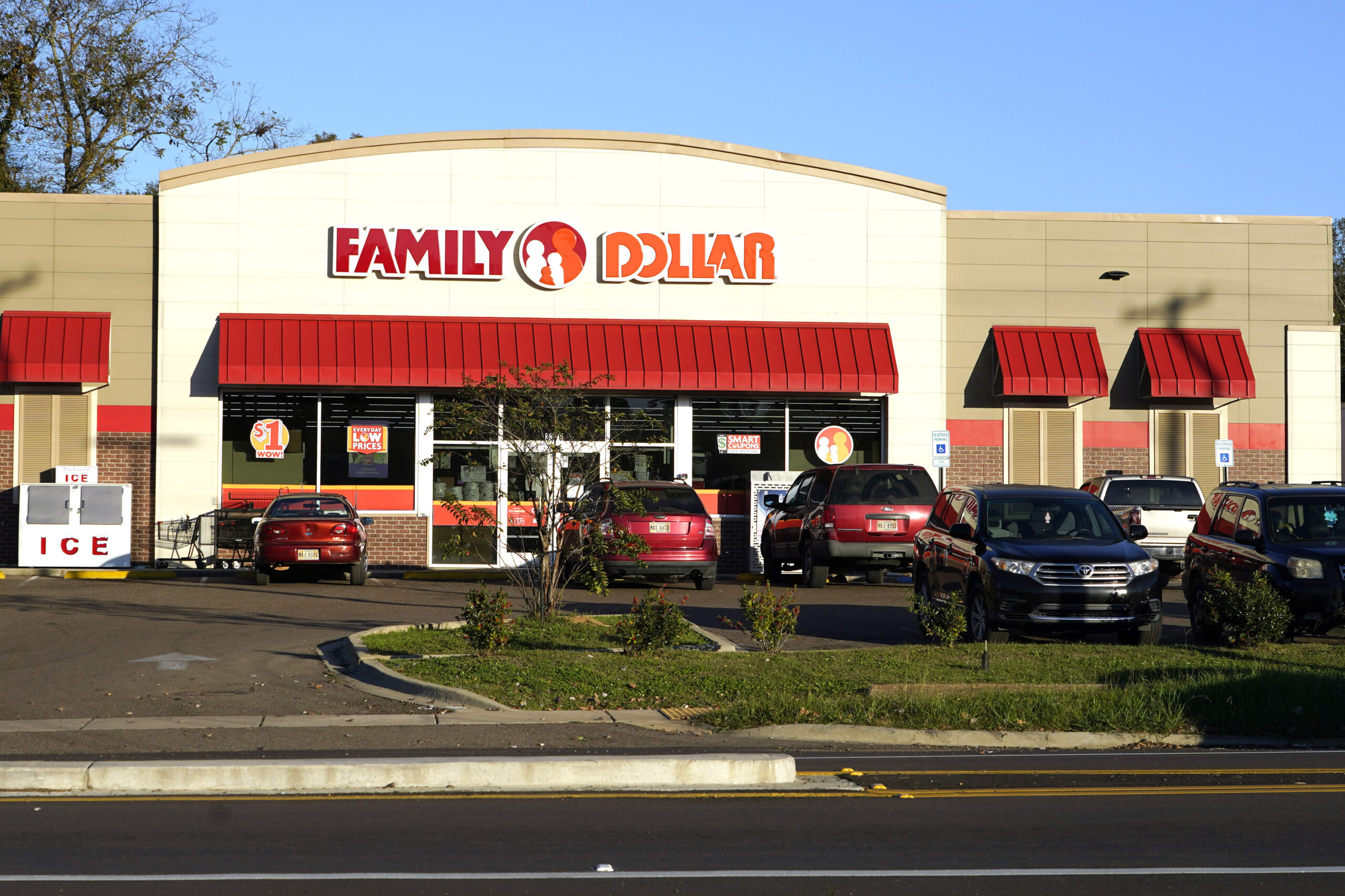 NextImg:Dollar Tree set to close almost 1,000 of its Family Dollar locations - Washington Examiner