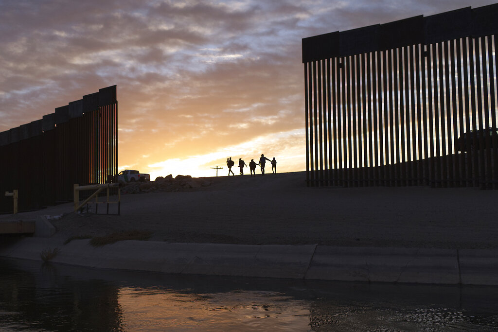 NextImg:Latino voters come around to Trump’s positions on border walls and deportations: Poll - Washington Examiner